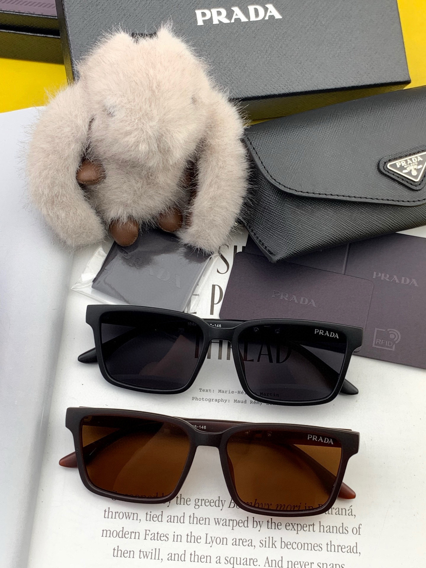   【TR偏光系列】普拉达 大框太阳镜墨镜经典的方框设计，不挑脸型，无论搭配大衣还是连衣裙都非常显气质偏