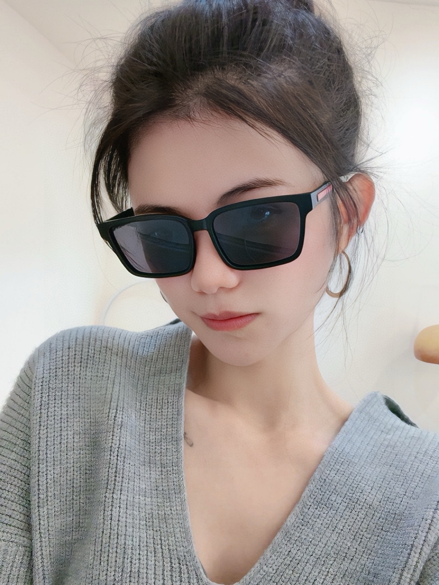   【TR偏光系列】普拉达 大框太阳镜墨镜经典的方框设计，不挑脸型，无论搭配大衣还是连衣裙都非常显气质偏