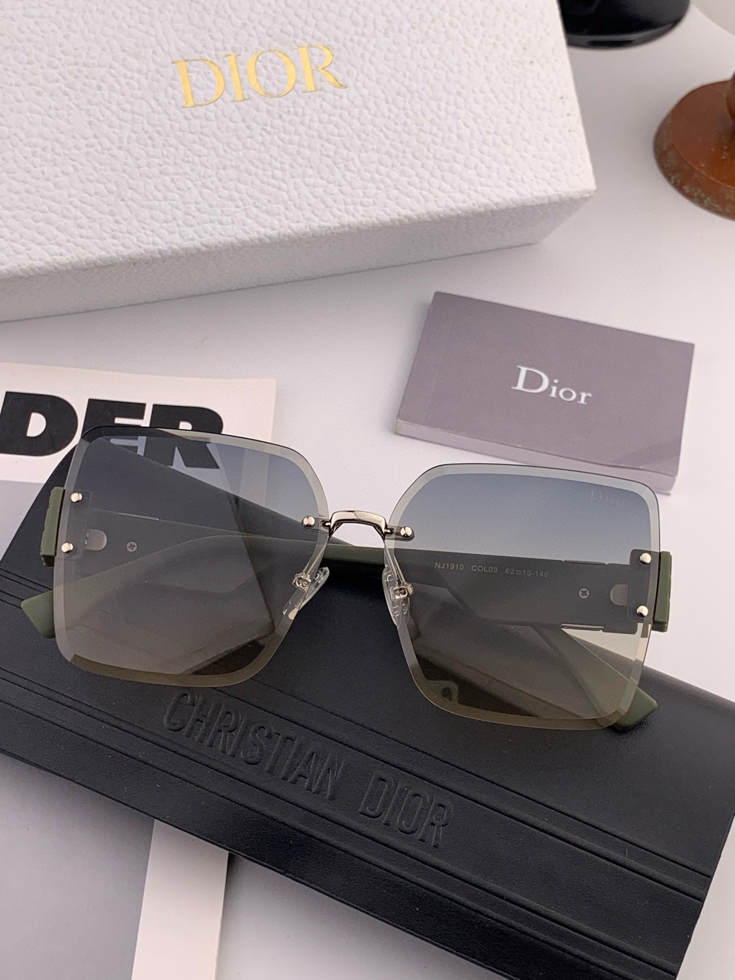 🔺 【DIOR-迪奥】2025开春新款 潮流爆款 时尚方框太阳镜 高品质 佩戴舒适 网红潮款墨镜 型号：