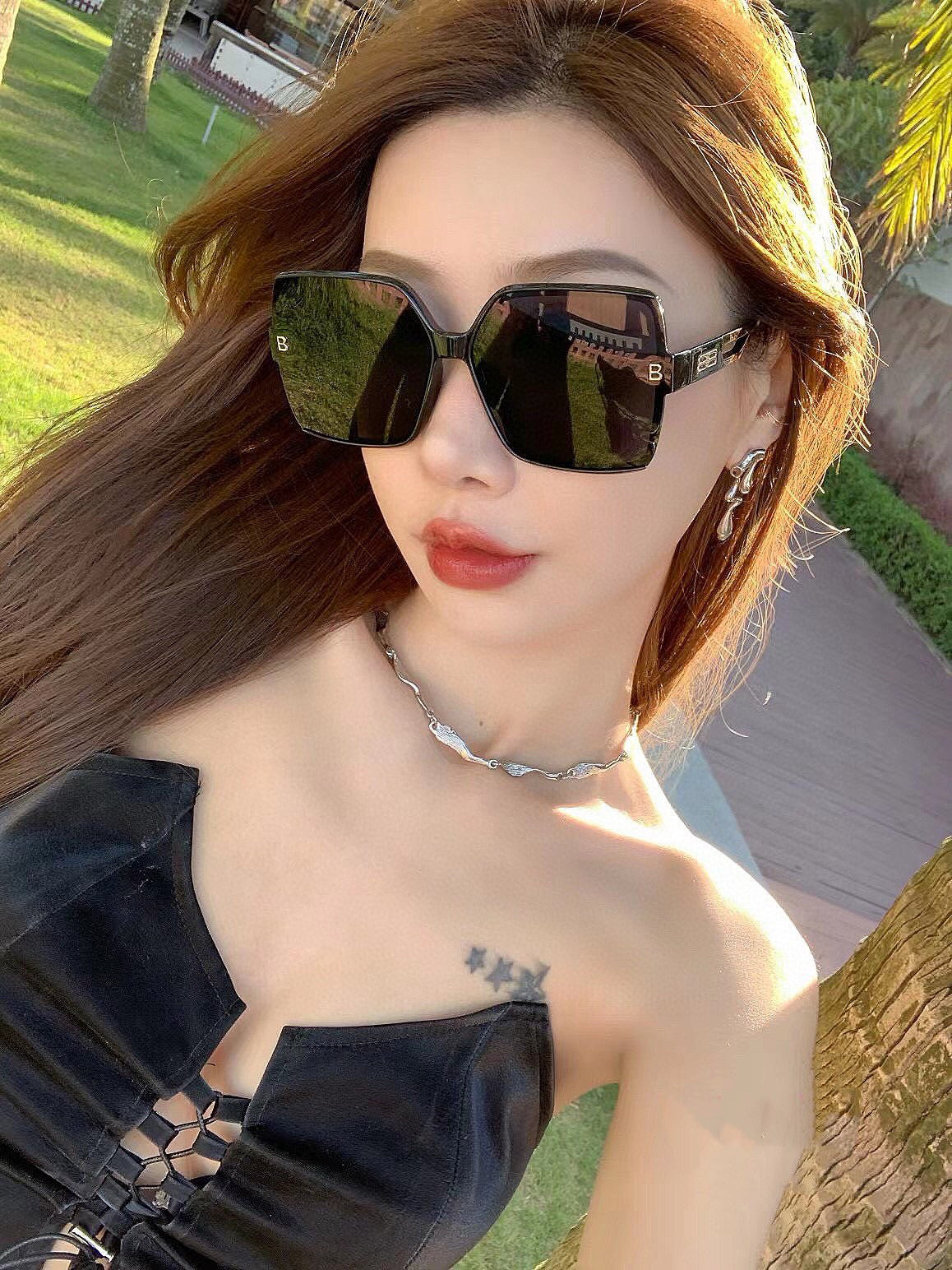 【偏光系列太阳镜】🎈原版出货 巴宝莉网红超爆款💙经典奢华全球风强酷亲亲 时尚方框太阳镜得意 气质非凡😄 