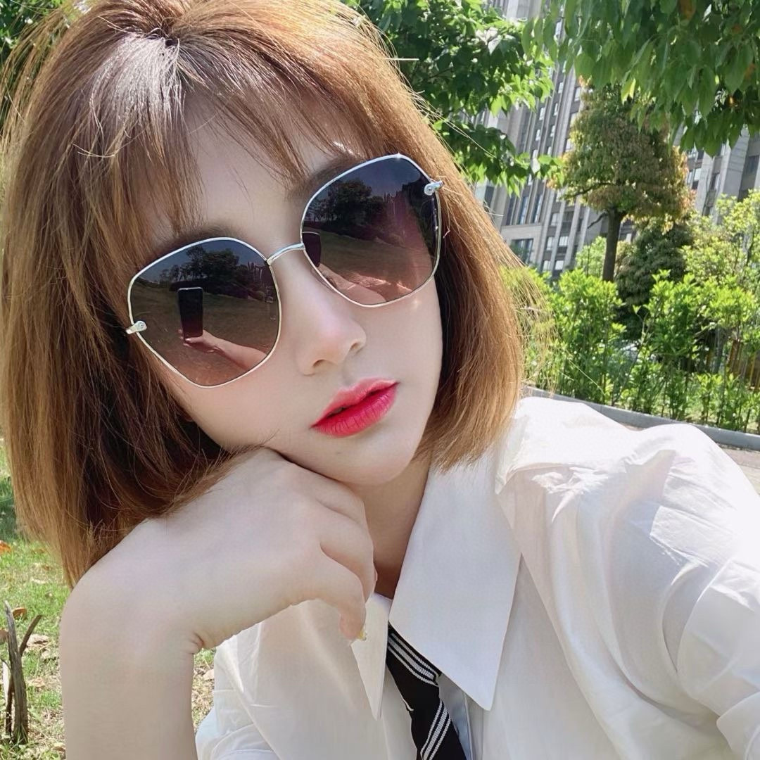  😘香奈儿新款🕶时尚高雅偏光墨镜女士 太阳镜🥳打造沉稳架势，经典的版型与全新的创意相结👍不经意间放射出超