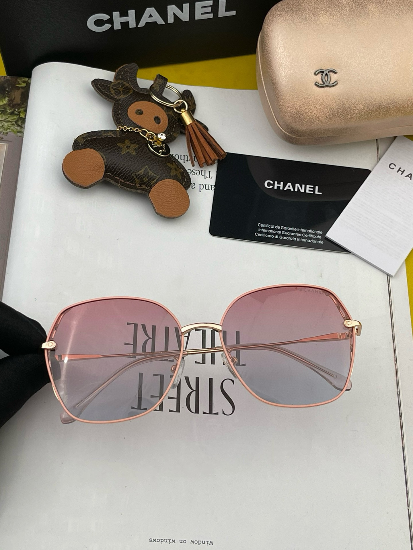  😘香奈儿新款🕶时尚高雅偏光墨镜女士 太阳镜🥳打造沉稳架势，经典的版型与全新的创意相结👍不经意间放射出超