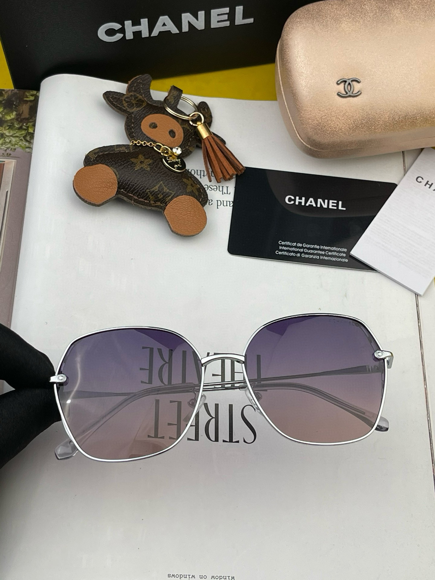  😘香奈儿新款🕶时尚高雅偏光墨镜女士 太阳镜🥳打造沉稳架势，经典的版型与全新的创意相结👍不经意间放射出超