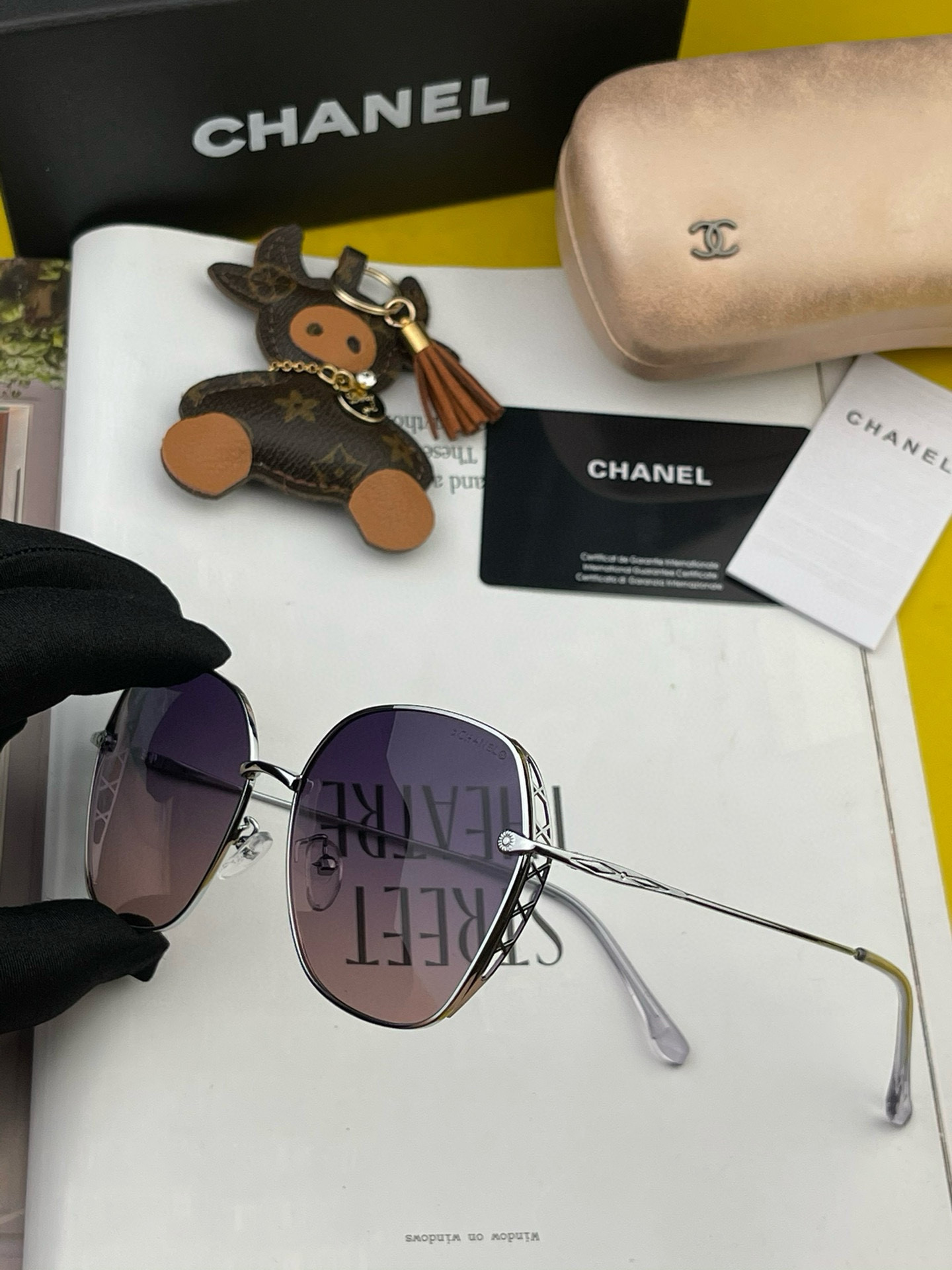  😘香奈儿新款🕶时尚高雅偏光墨镜女士 太阳镜🥳打造沉稳架势，经典的版型与全新的创意相结👍不经意间放射出超