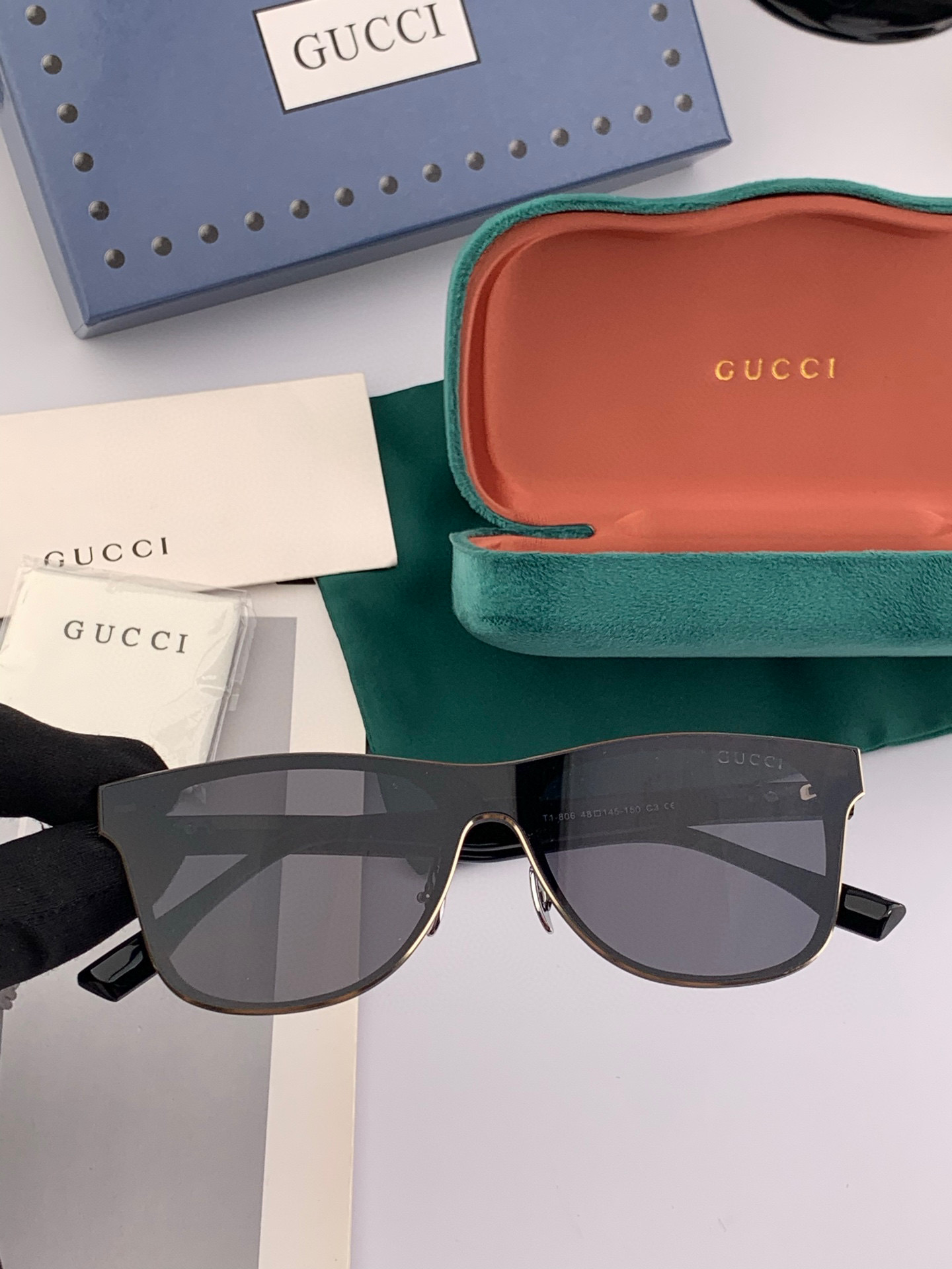  连体镜GUCCI2025开春新款一体镜 大框太阳镜男女同款 😎 
爆款大框尼龙太阳镜 超逼格超酷 
镜