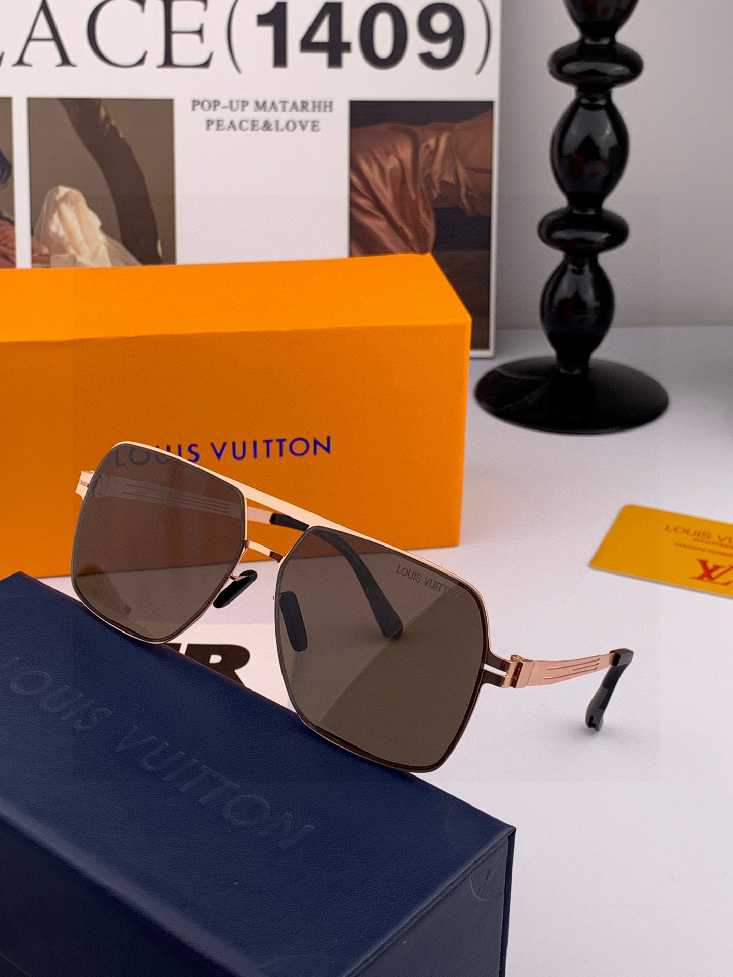 ♦️LV 2025新款男女情侣款太阳镜多边形墨镜iP电镀永不褪色 超轻超有弹性整幅眼镜无螺丝重要的是压不