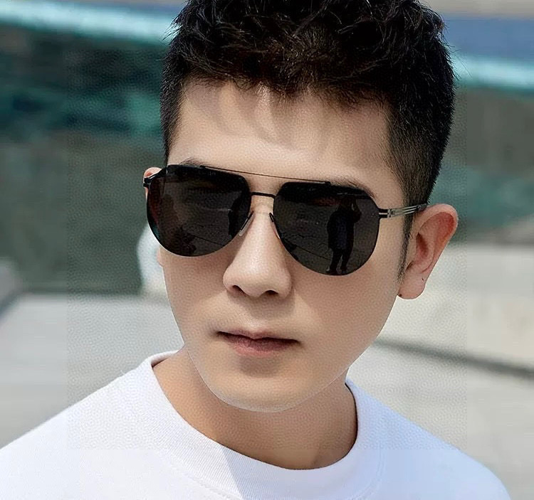 ♦️LV 2025新款男女情侣款太阳镜多边形墨镜iP电镀永不褪色 超轻超有弹性整幅眼镜无螺丝重要的是压不