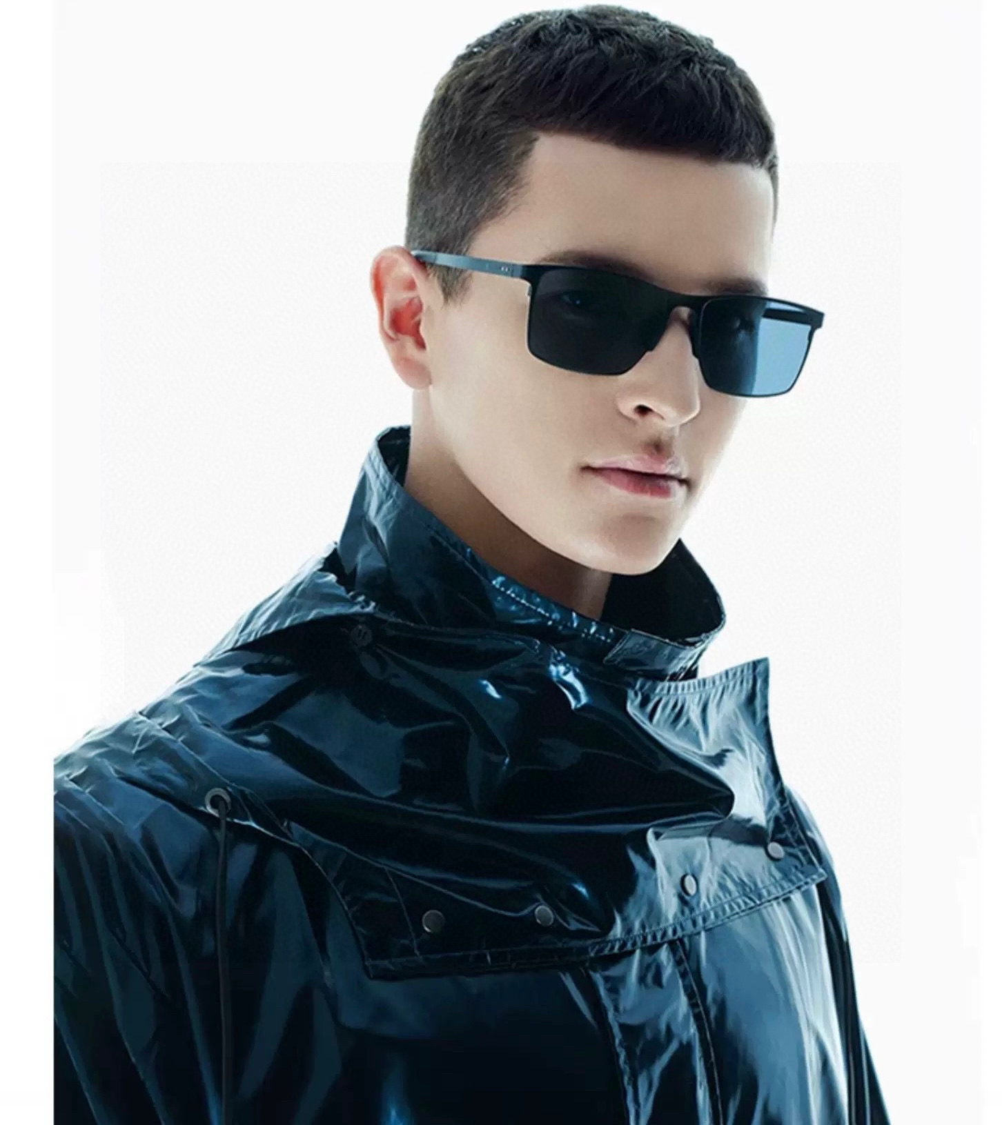       LV 男款炫彩飞行员偏光太阳镜 ❤️材质：高清尼龙加厚卡槽高清偏光镜片 🌹无边框镜架💕颜👍型