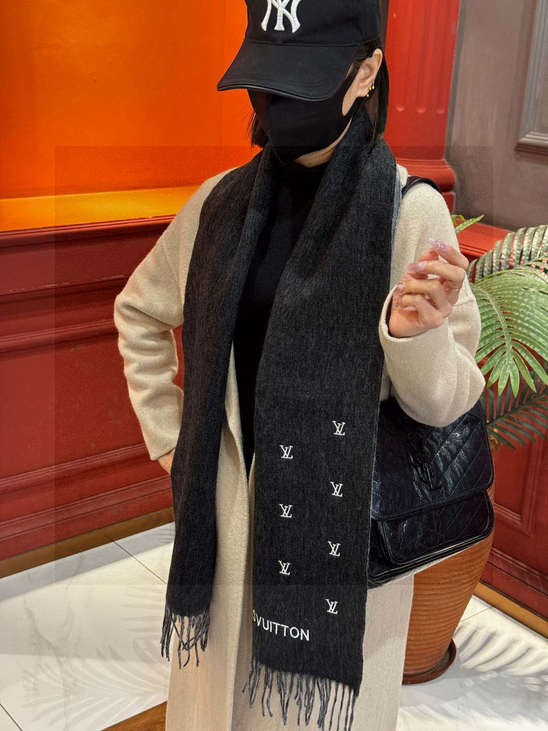   【LV】官网新款 情侣款 巴黎时装展双面羊绒围巾！采用蒙古高原细羊绒！手感满满地都是细腻的绒毛！这个