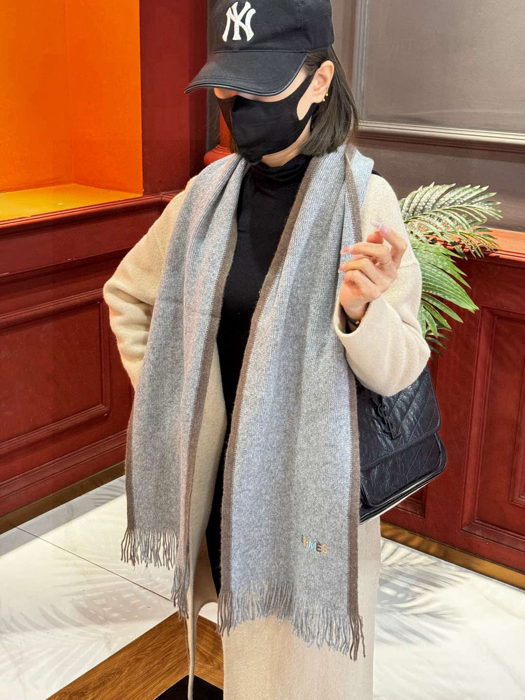  Hermes（爱马仕）同步专柜，高端羊绒针织围巾！】可正式，可随意，非常Classical的男款设计。