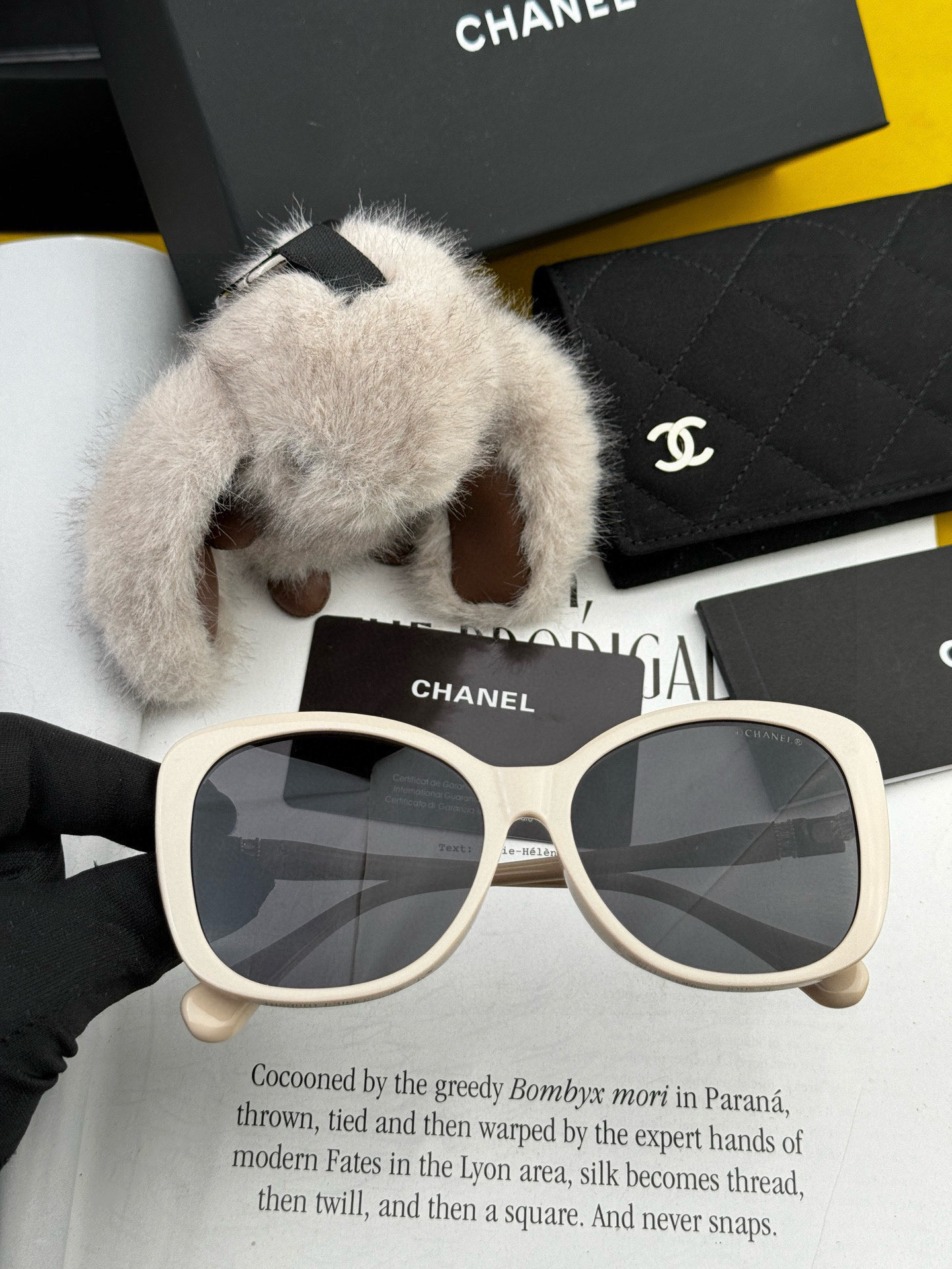   【CHANEL】香奈儿 2025新款潮流爆款 时尚方框太阳镜 佩戴舒适 网红潮款墨镜  女士高清加厚