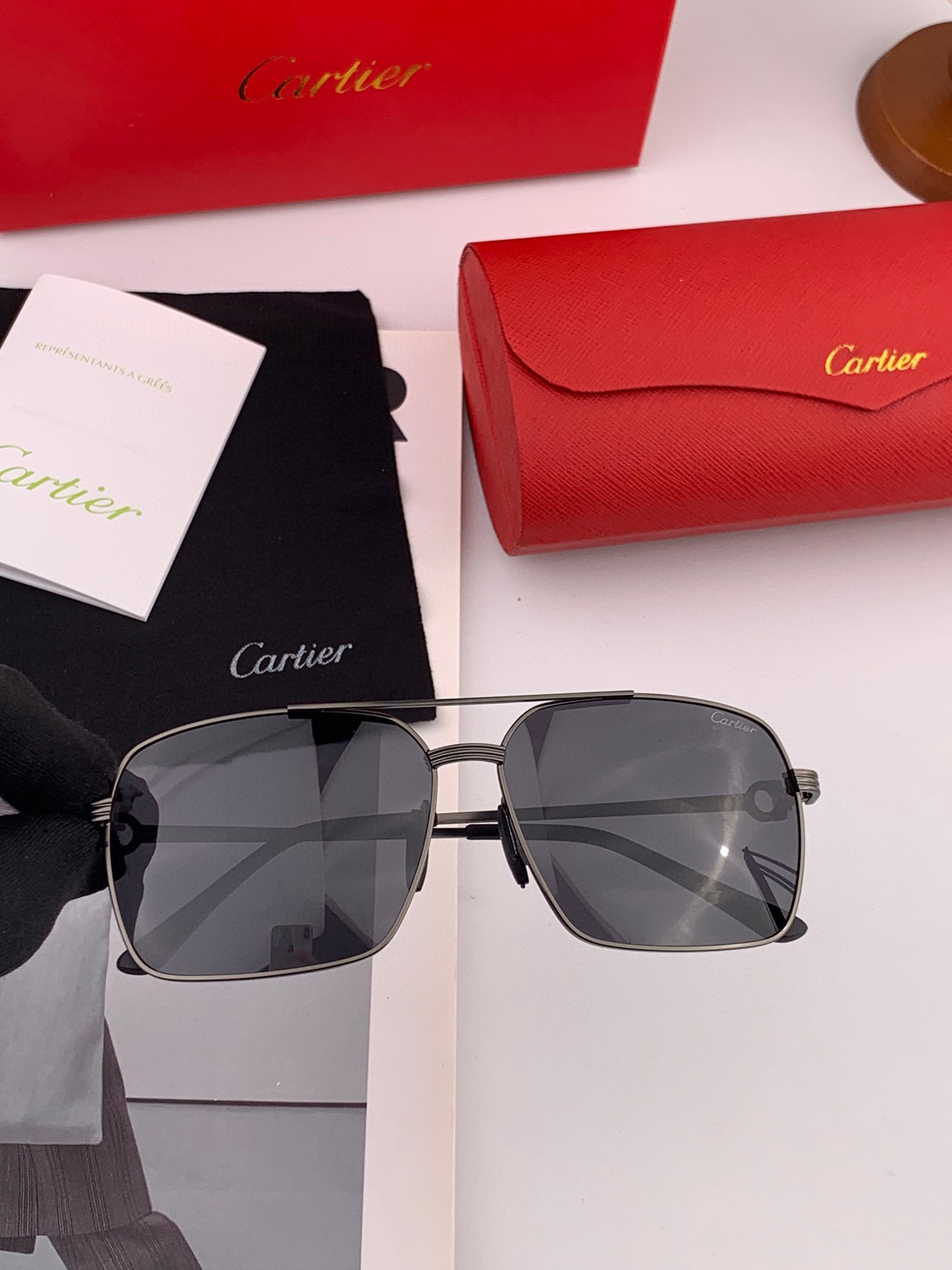  【Cartier  卡地亚】 👑男女款偏光墨镜  双色烤漆工艺  进口宝丽来偏光镜片   顶级做工彰显