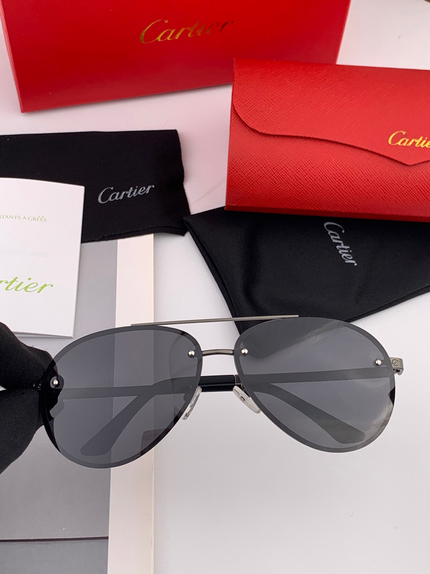  【Cartier  卡地亚】 👑男女款偏光墨镜  双色烤漆工艺  进口宝丽来偏光镜片   顶级做工彰显