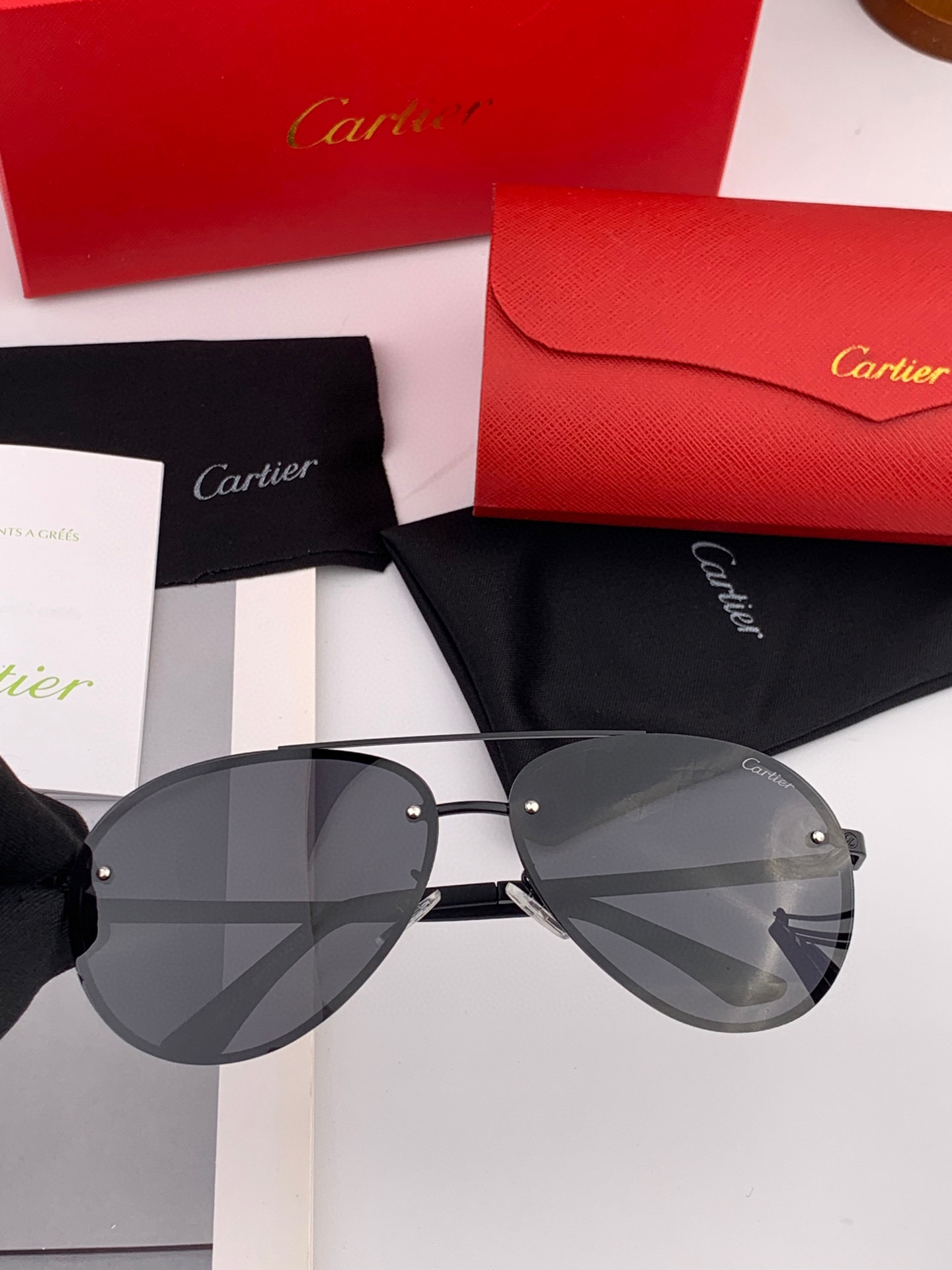  【Cartier  卡地亚】 👑男女款偏光墨镜  双色烤漆工艺  进口宝丽来偏光镜片   顶级做工彰显