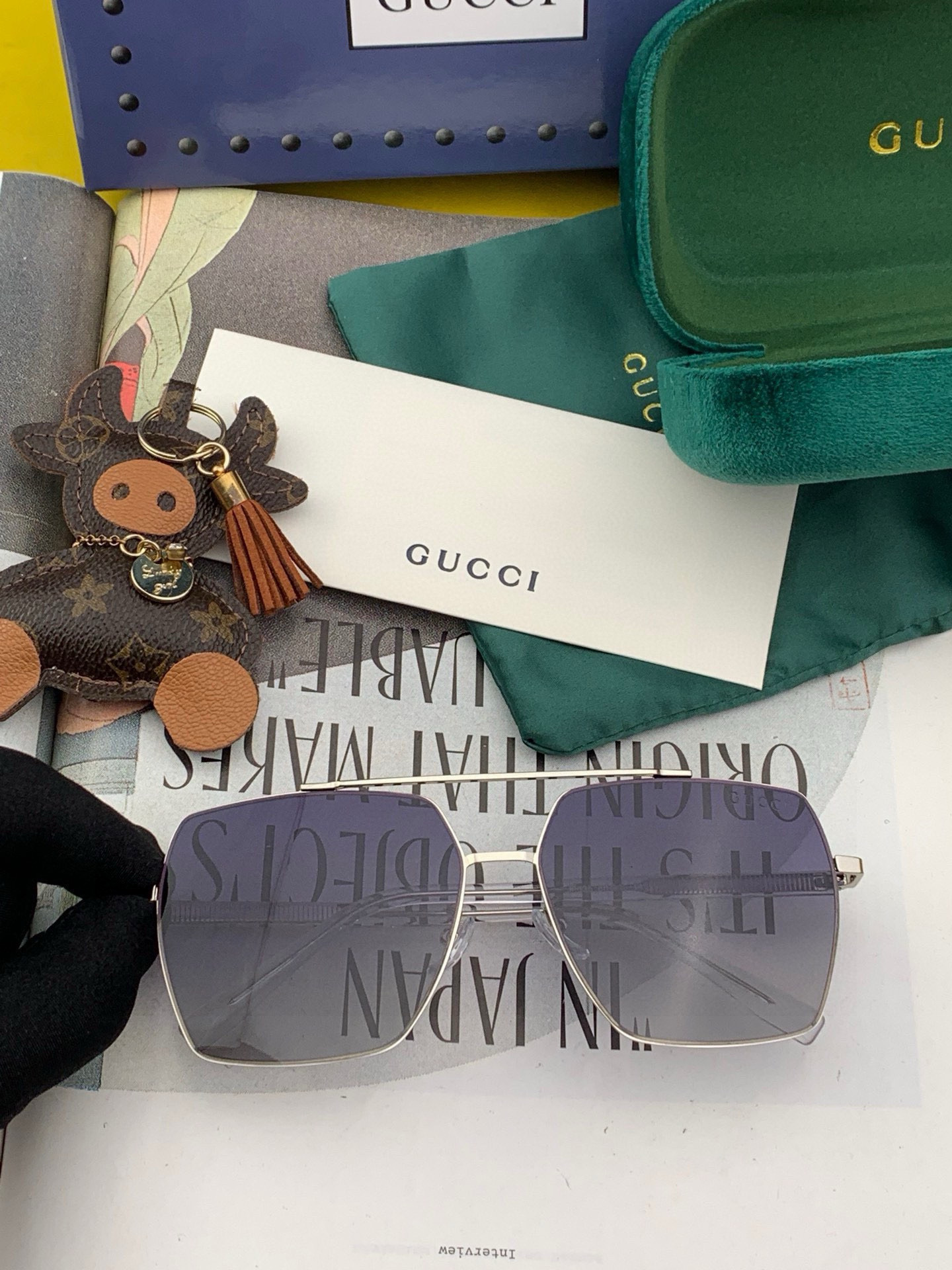        GUCCI 男款炫彩飞行员偏光太阳镜 ❤️材质：高清尼龙加厚卡槽高清偏光镜片 🌹无边框镜架