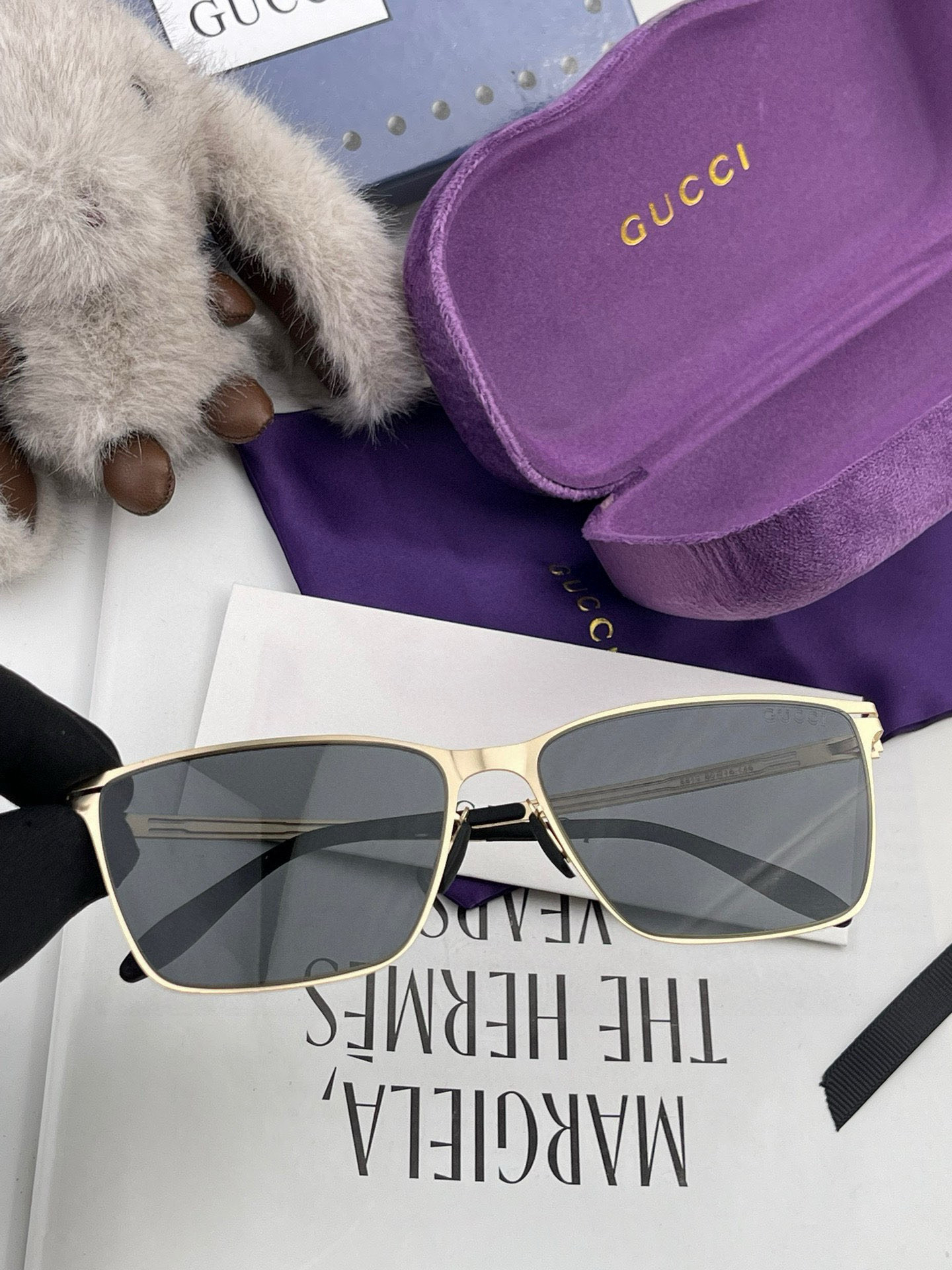       GUCC* 2025 新款男女情侣款太阳iP电镀永不褪色 卖点：超轻超有弹性整幅眼镜无螺丝重