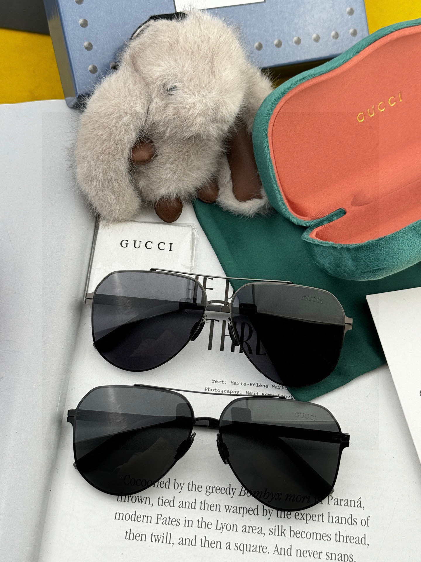       GUCC* 2025 新款男女情侣款太阳iP电镀永不褪色 卖点：超轻超有弹性整幅眼镜无螺丝重