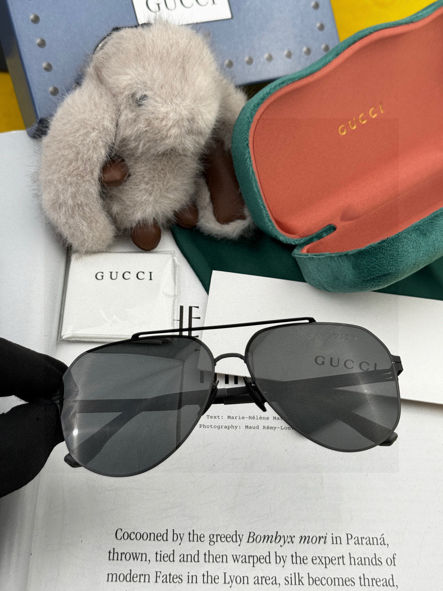       GUCC* 2025 新款男女情侣款太阳iP电镀永不褪色 卖点：超轻超有弹性整幅眼镜无螺丝重