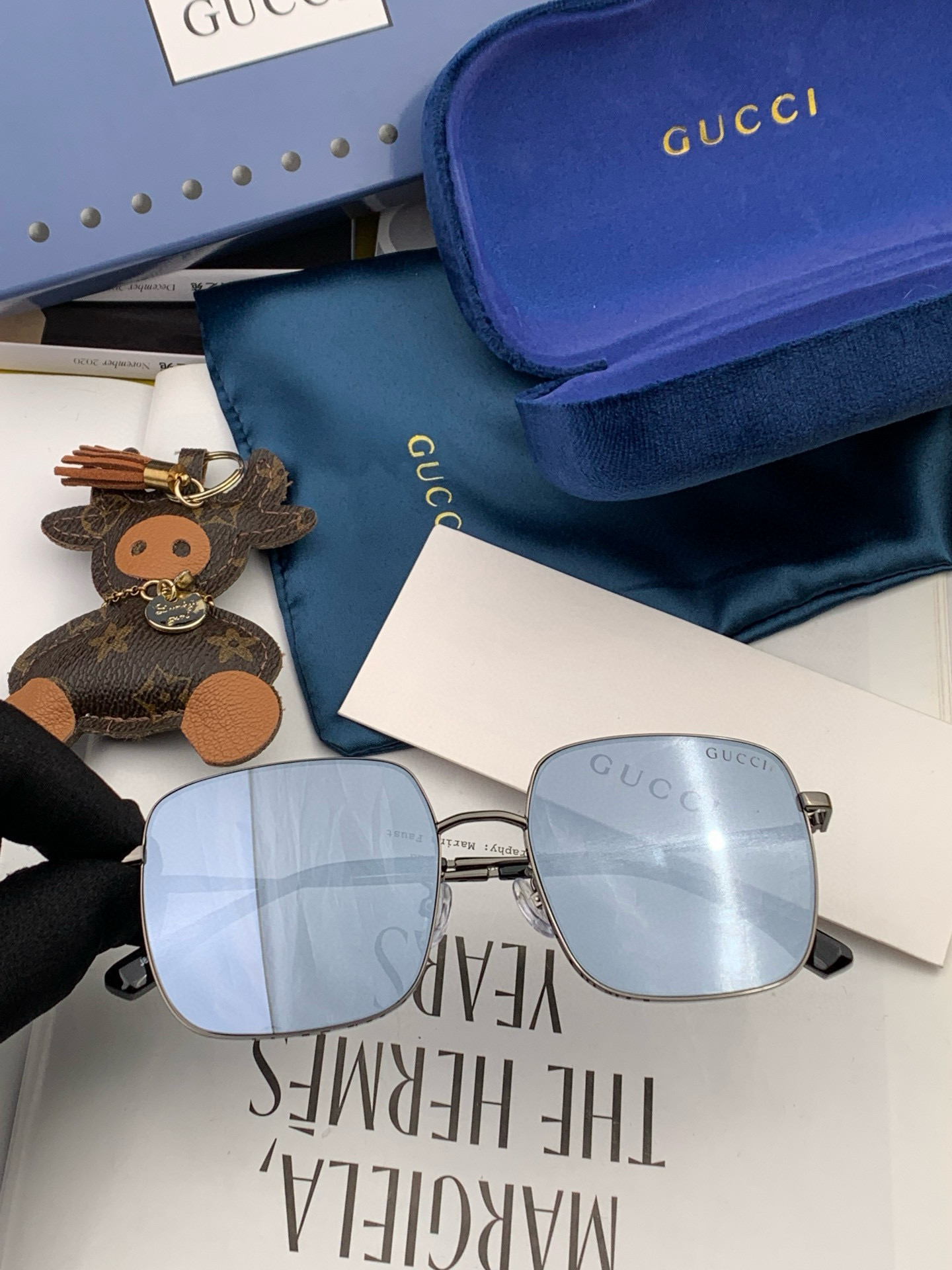        GUCCI 男款炫彩飞行员偏光太阳镜 ❤️材质：高清尼龙加厚卡槽高清偏光镜片 🌹无边框镜架
