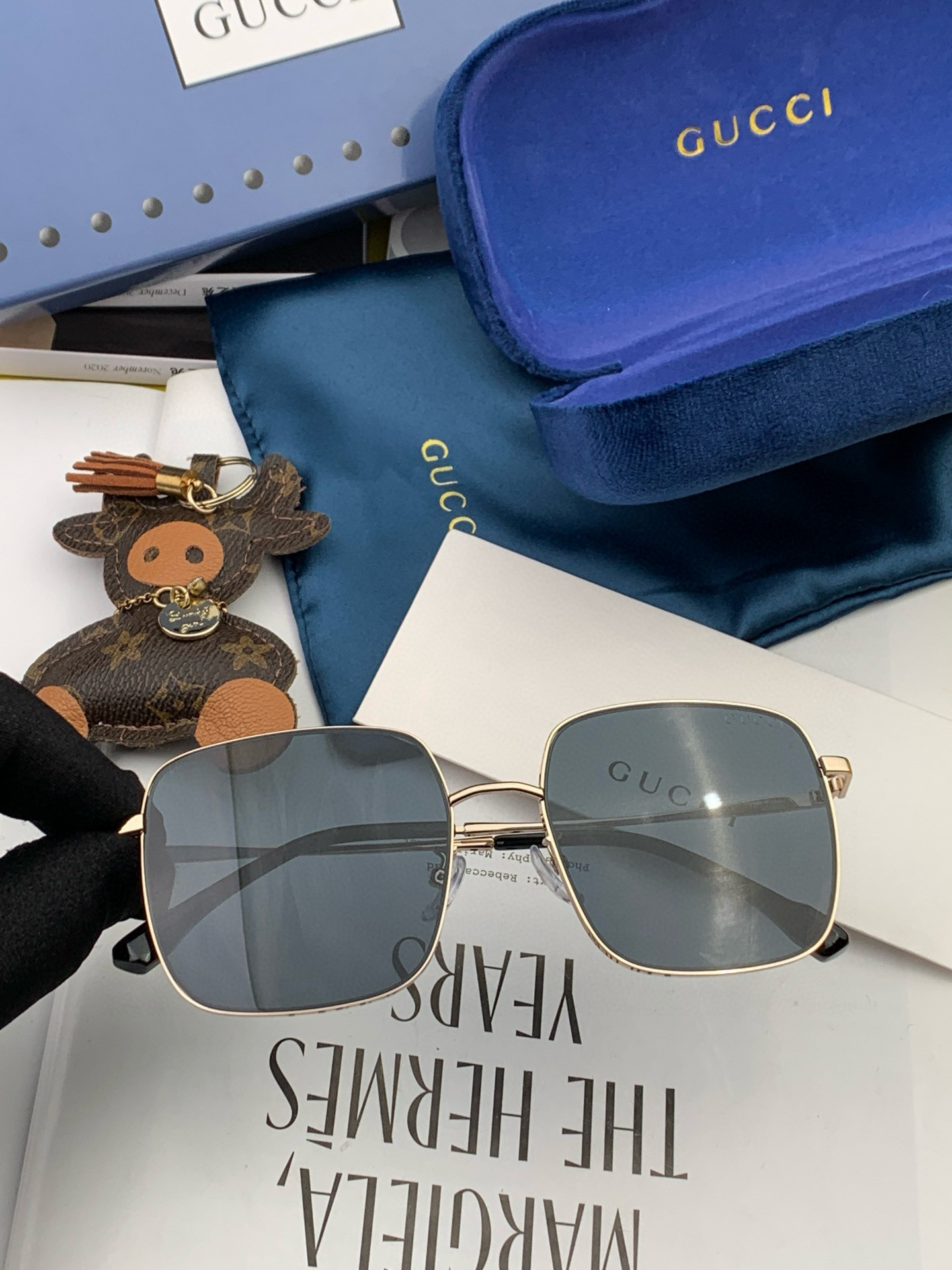        GUCCI 男款炫彩飞行员偏光太阳镜 ❤️材质：高清尼龙加厚卡槽高清偏光镜片 🌹无边框镜架