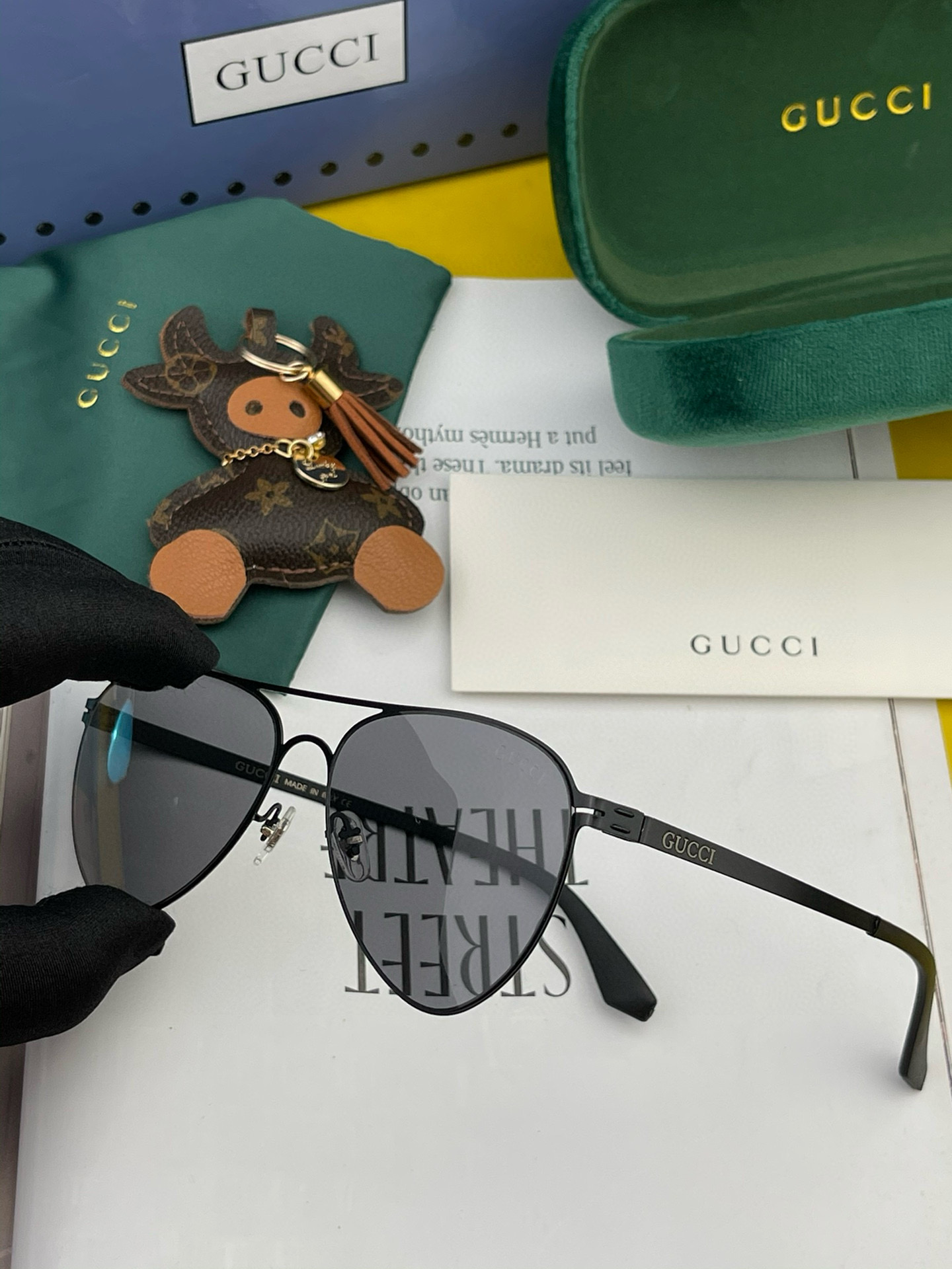        GUCCI 2025新款超轻无螺丝压不坏系列情侣款太阳镜高清尼龙镜片 商务旅行版 绅士高清