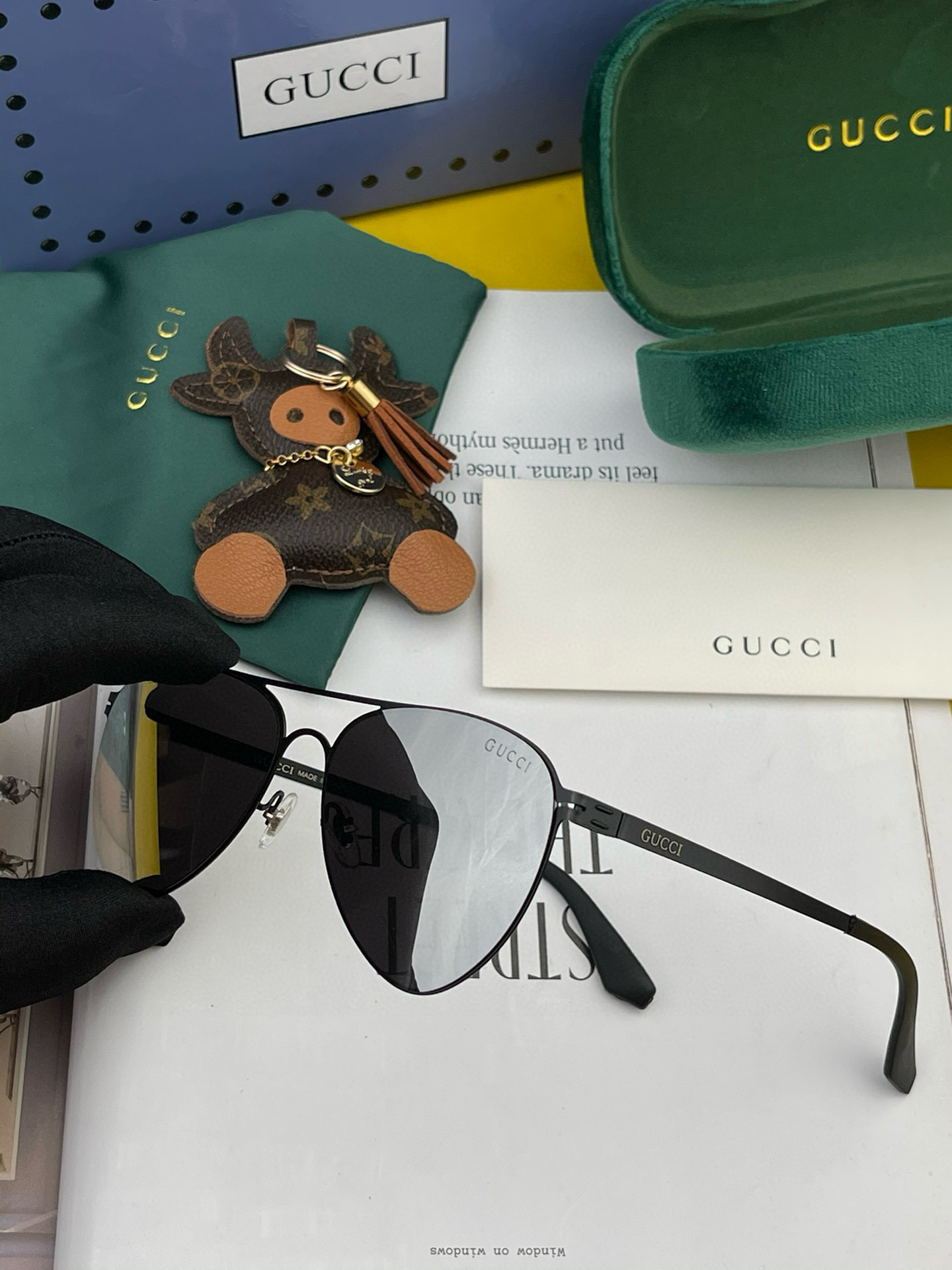        GUCCI 2025新款超轻无螺丝压不坏系列情侣款太阳镜高清尼龙镜片 商务旅行版 绅士高清