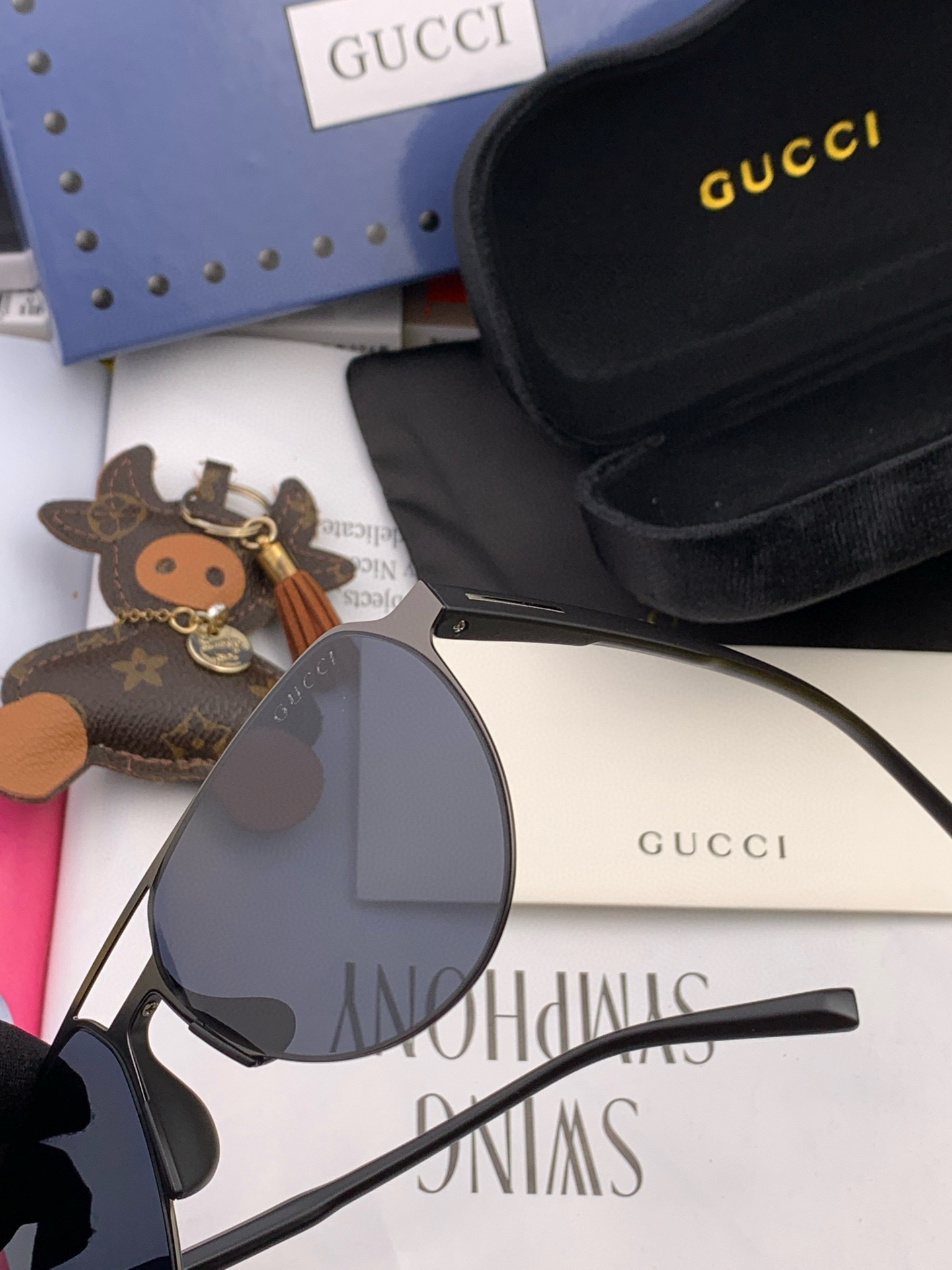         GUCCI 男款炫彩飞行员偏光太阳镜 ❤️材质：高清尼龙加厚卡槽高清偏光镜片 🌹无边框镜