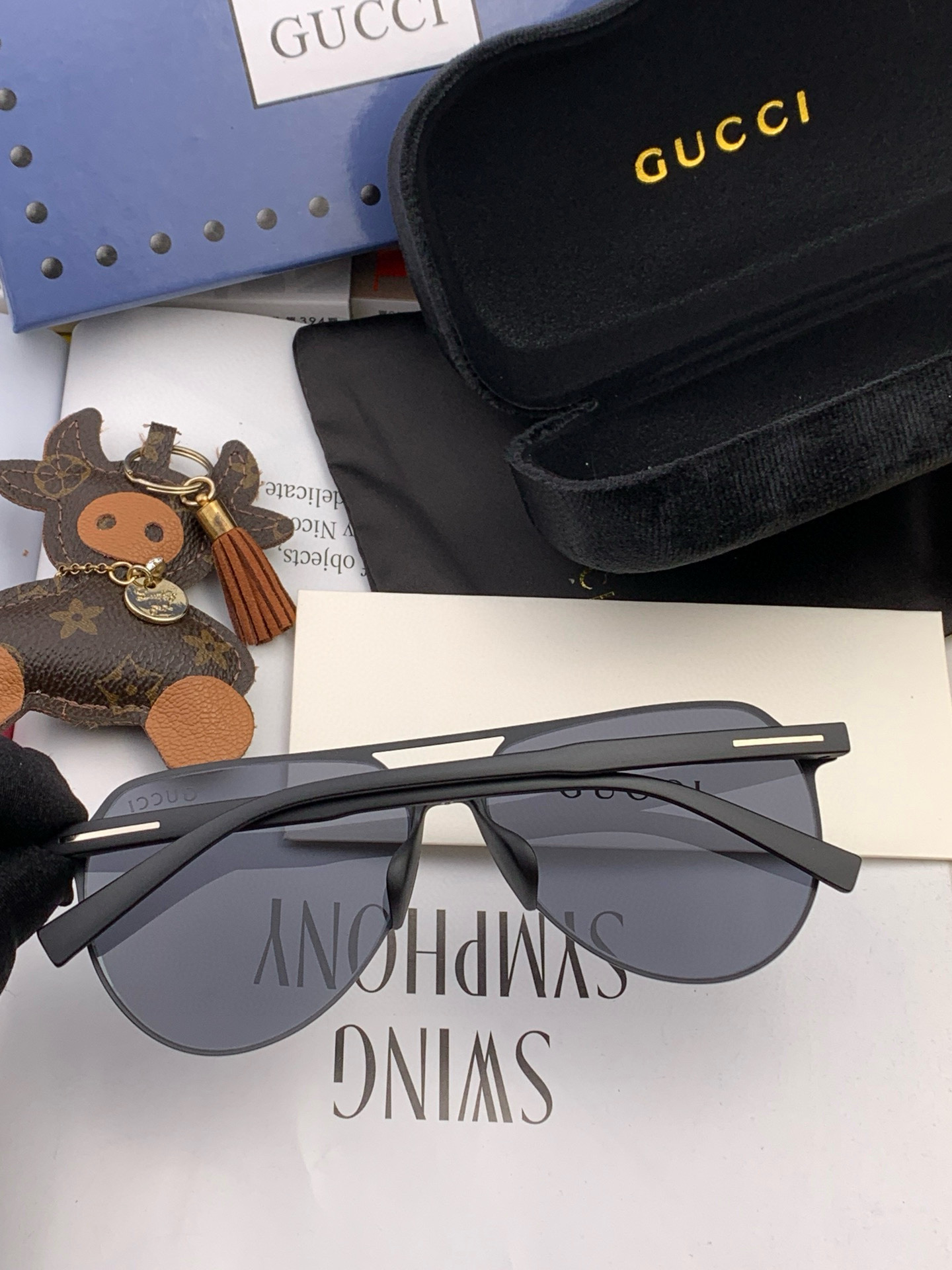         GUCCI 男款炫彩飞行员偏光太阳镜 ❤️材质：高清尼龙加厚卡槽高清偏光镜片 🌹无边框镜