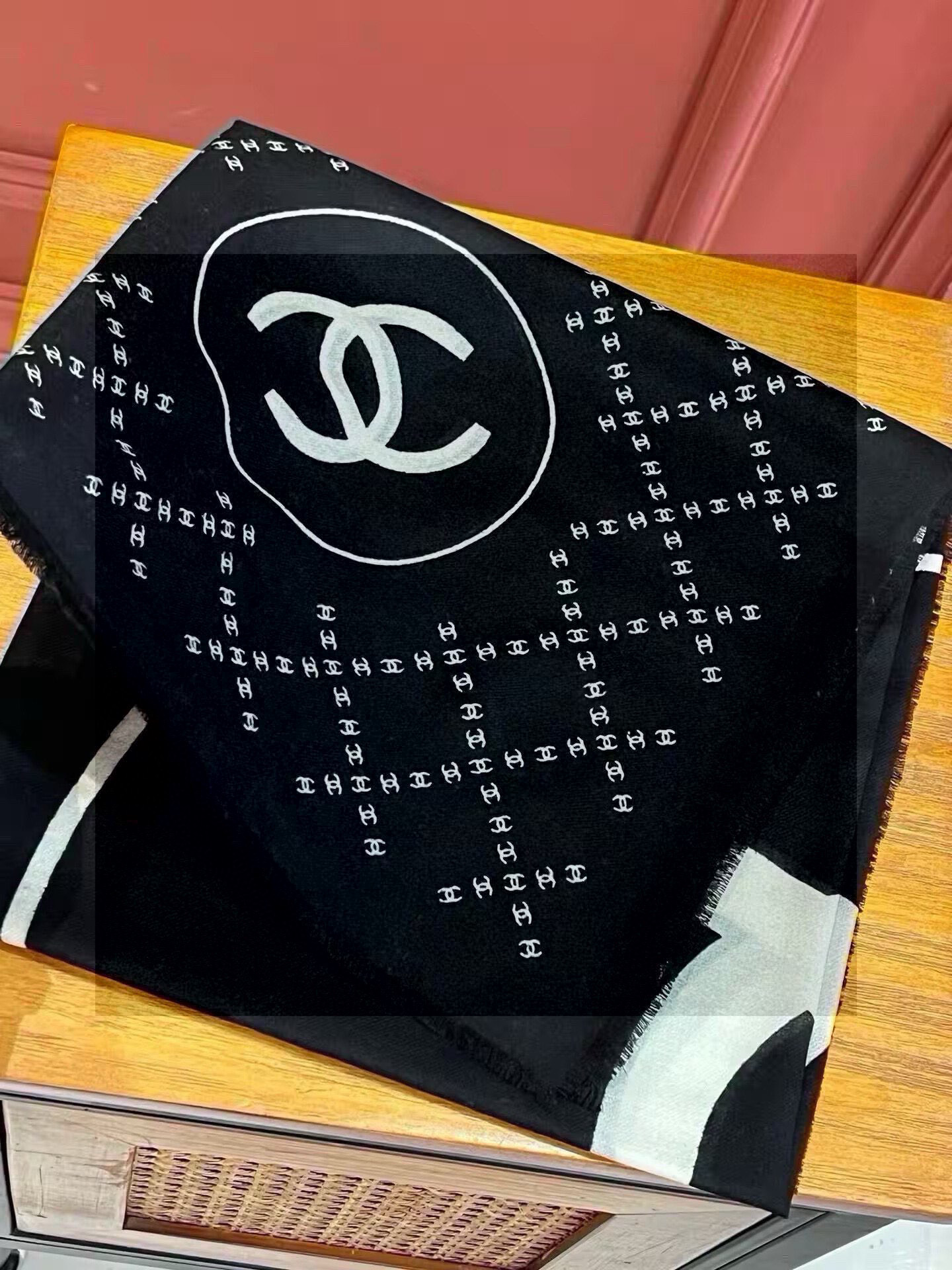  新款💖💖💃🏻💃🏻小香【双C标志网格方巾140】须边羊绒方巾‼️抢‼️VIP推荐 ‼️👍下手一定要快【高