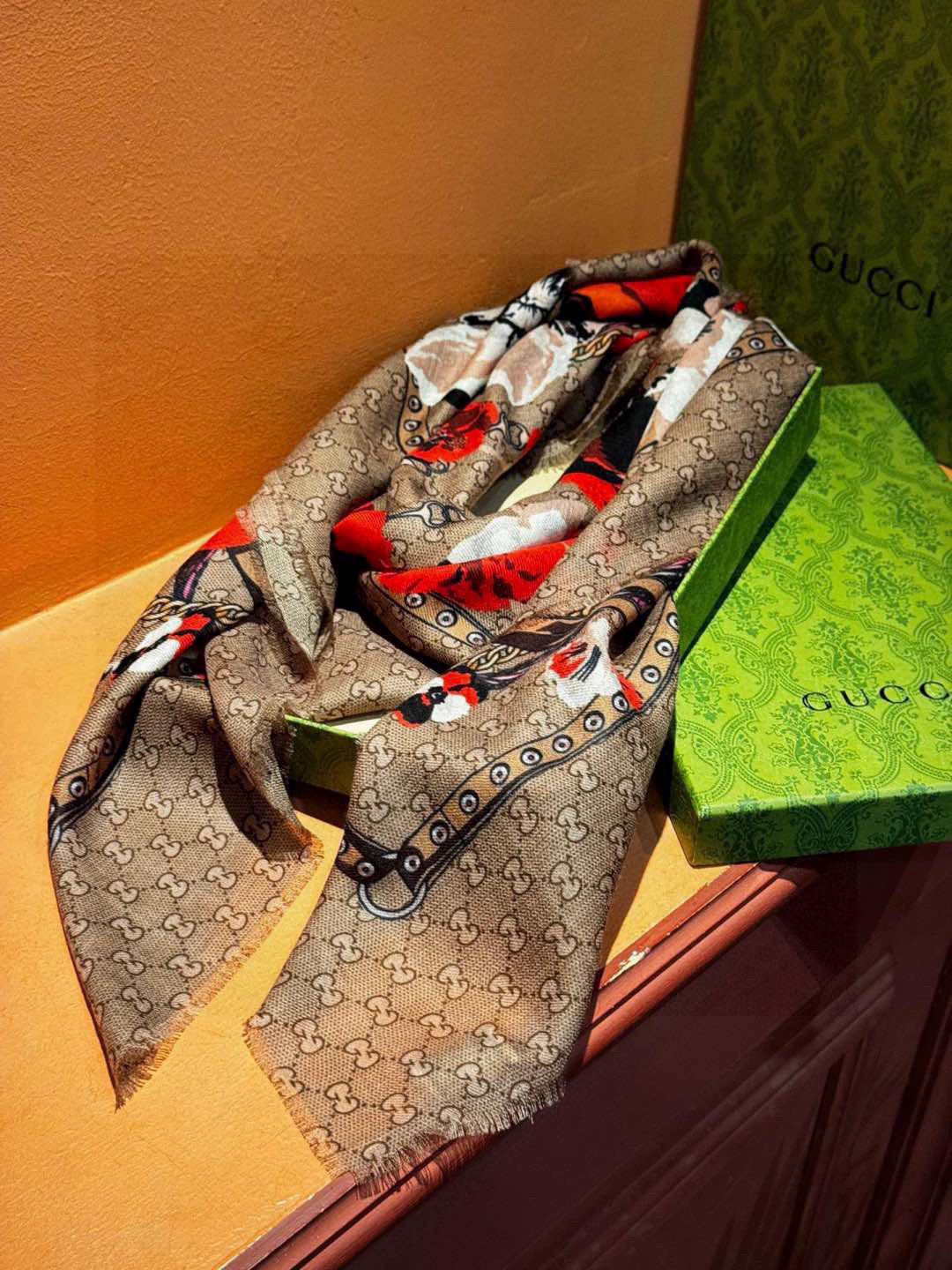   爆款出货 真正的海外原版货——从海外买的正品花了一个月画稿打版，要做咱们就做最好的💯 一花四色每色都