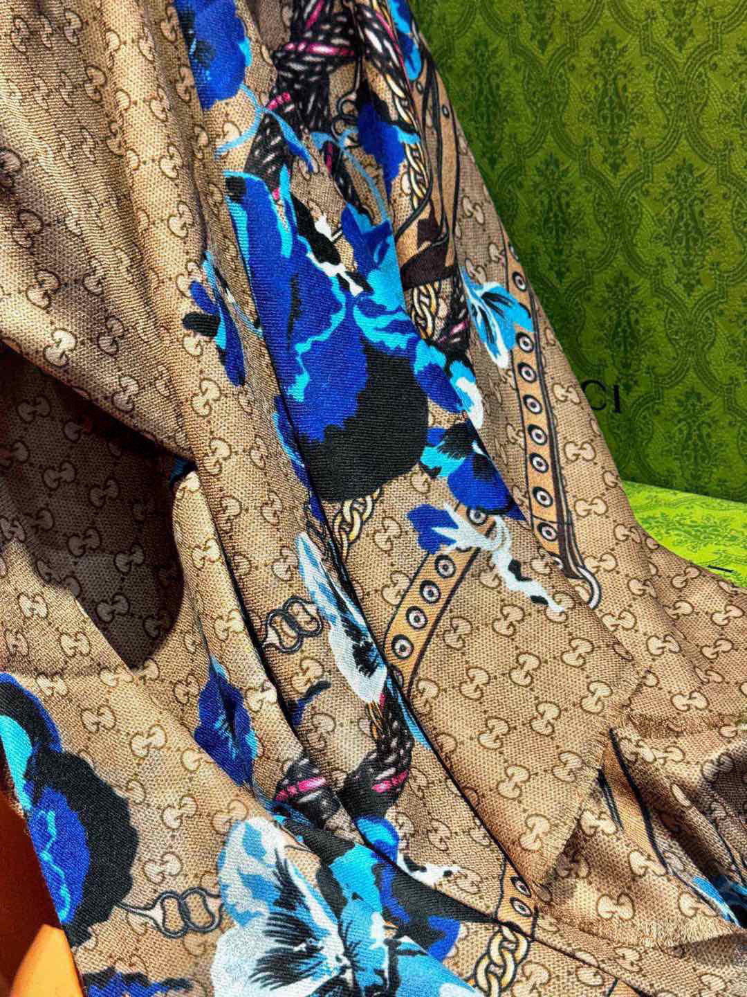   爆款出货 真正的海外原版货——从海外买的正品花了一个月画稿打版，要做咱们就做最好的💯 一花四色每色都