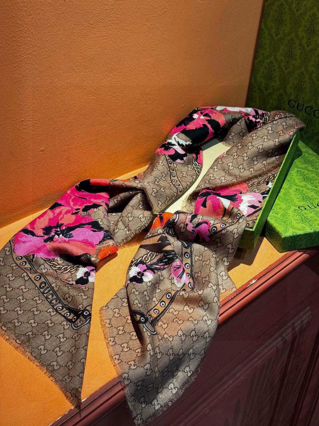   爆款出货 真正的海外原版货——从海外买的正品花了一个月画稿打版，要做咱们就做最好的💯 一花四色每色都