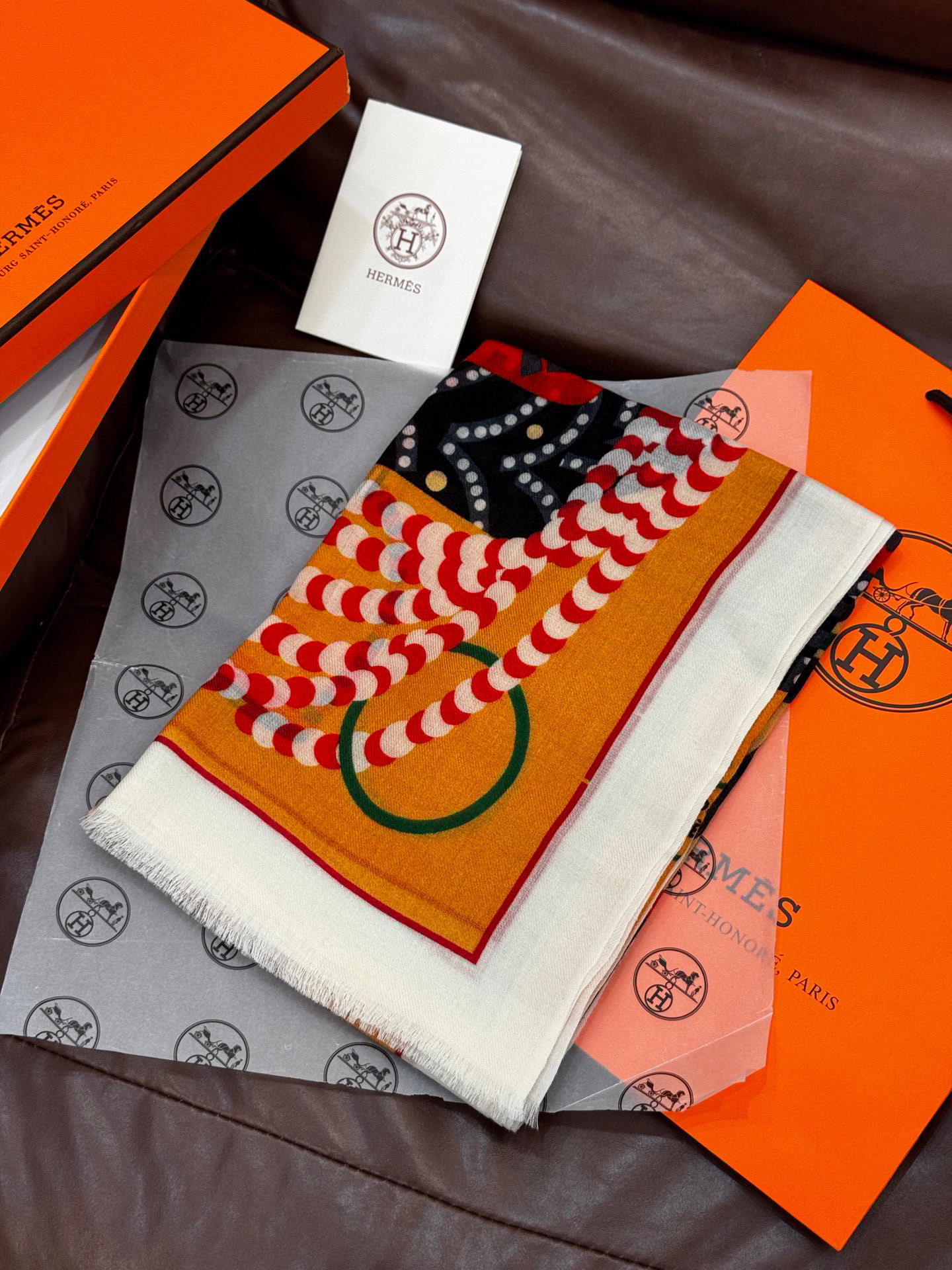  专柜同步 Hermes家买了都说好看【马鞍羊绒长巾】‼️推荐💕顶级工艺超值‼️爱马仕专柜爆款🎁🎁羊绒长