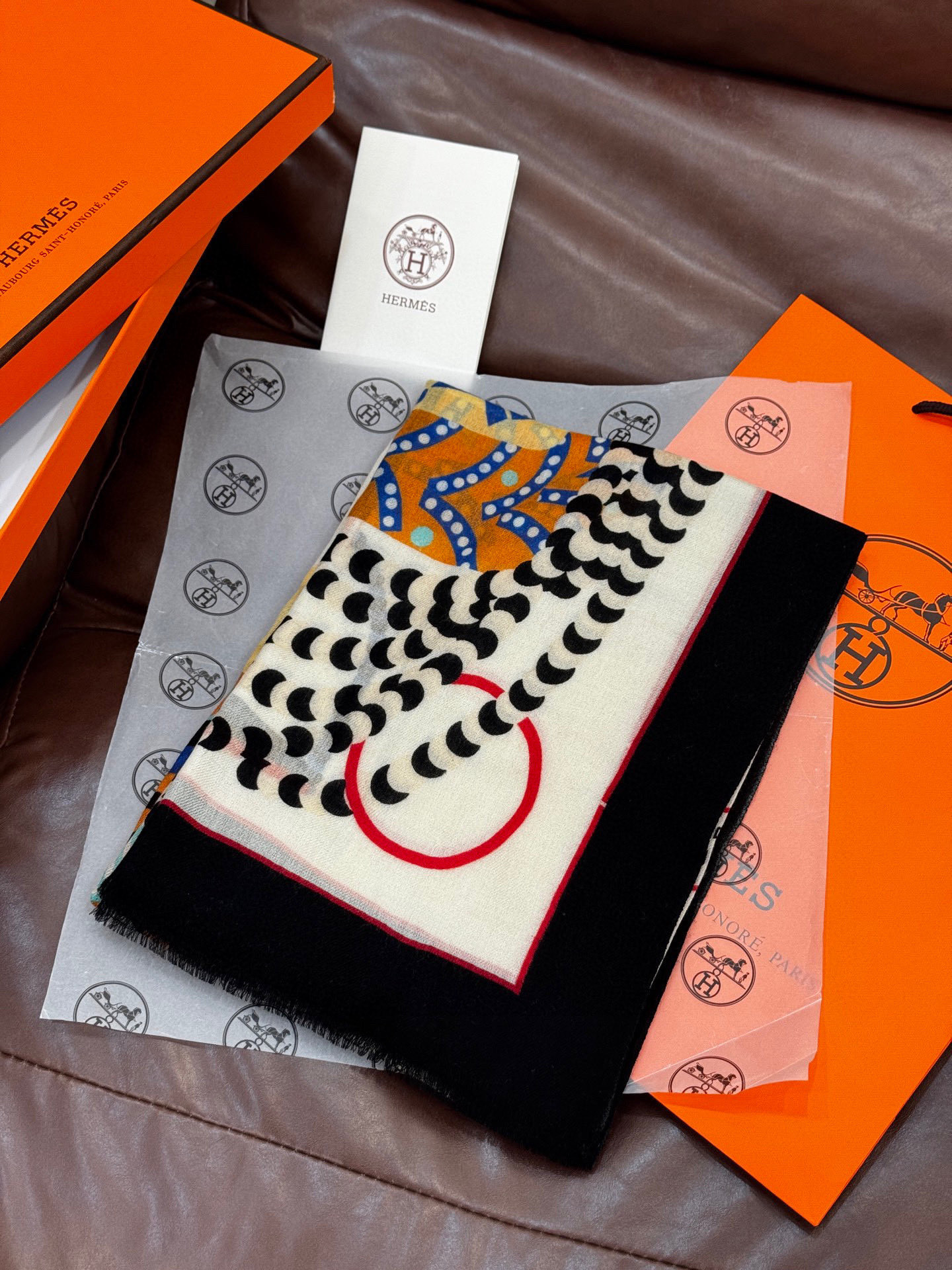  专柜同步 Hermes家买了都说好看【马鞍羊绒长巾】‼️推荐💕顶级工艺超值‼️爱马仕专柜爆款🎁🎁羊绒长
