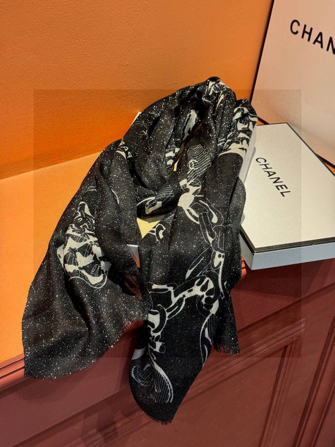  上新🌟 会发光发亮的围巾 💄💋新款客供银线💖羊绒面料长巾 😘美翻了流泪【小香银线图标】，御用殿堂级极品