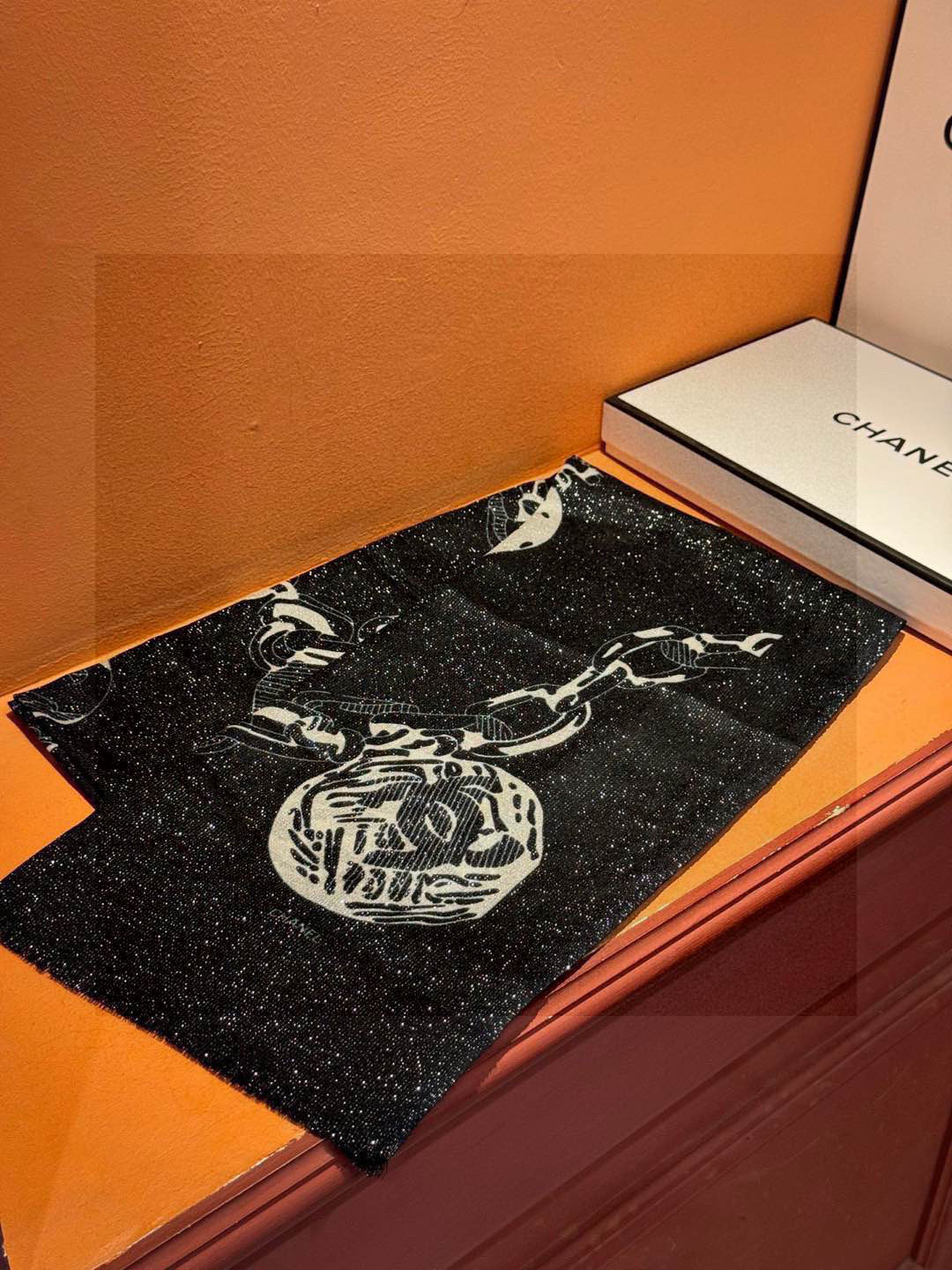  上新🌟 会发光发亮的围巾 💄💋新款客供银线💖羊绒面料长巾 😘美翻了流泪【小香银线图标】，御用殿堂级极品