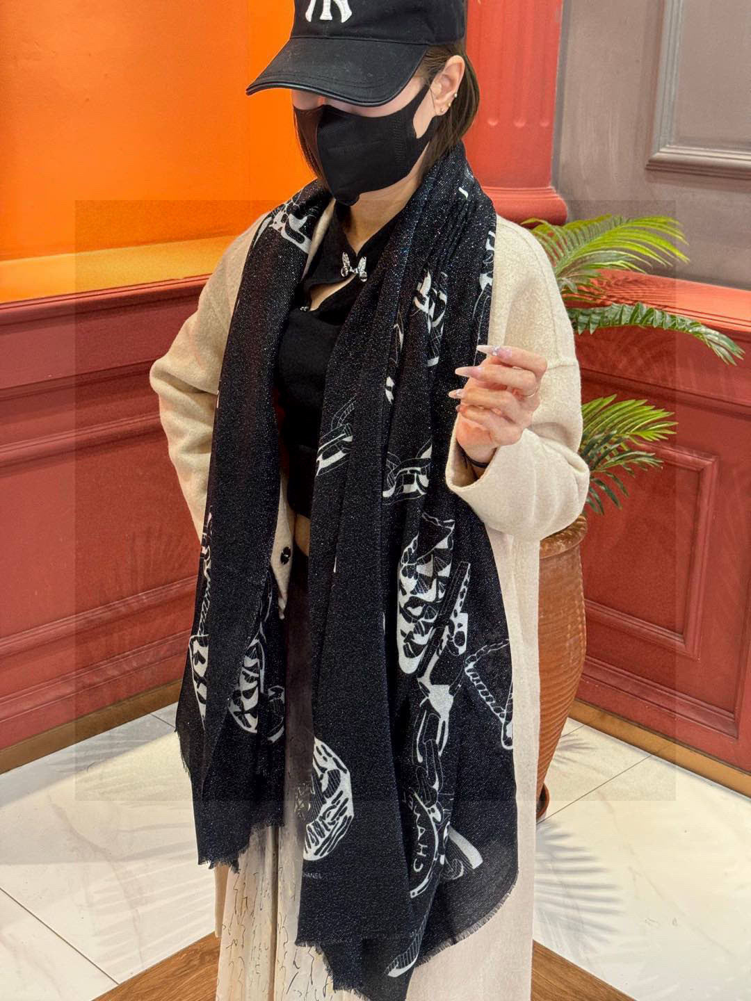  上新🌟 会发光发亮的围巾 💄💋新款客供银线💖羊绒面料长巾 😘美翻了流泪【小香银线图标】，御用殿堂级极品