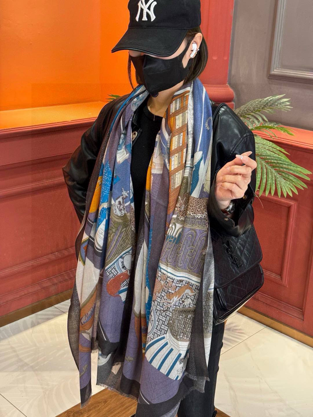   会发光发亮的围巾 爱马仕 专柜同步 买了都说好看羊绒印花‼️推荐💕顶级工艺超值‼️爱马仕专柜爆款🎁🎁