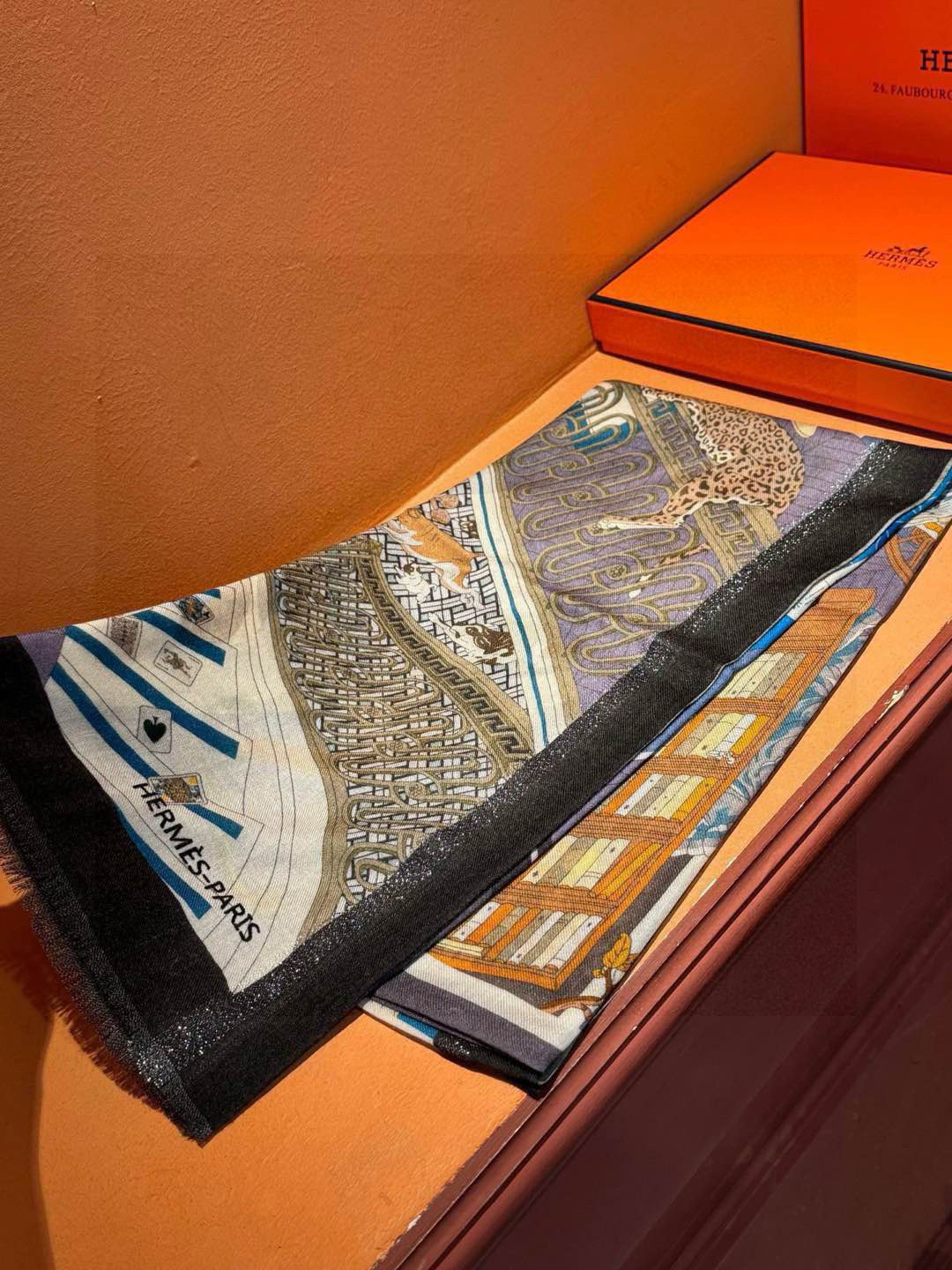   会发光发亮的围巾 爱马仕 专柜同步 买了都说好看羊绒印花‼️推荐💕顶级工艺超值‼️爱马仕专柜爆款🎁🎁
