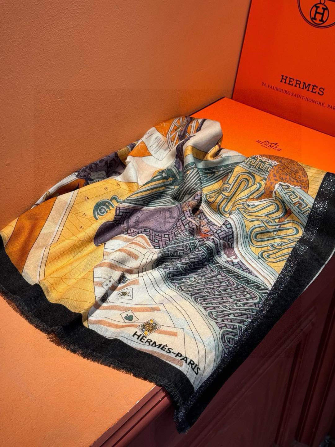   会发光发亮的围巾 爱马仕 专柜同步 买了都说好看羊绒印花‼️推荐💕顶级工艺超值‼️爱马仕专柜爆款🎁🎁