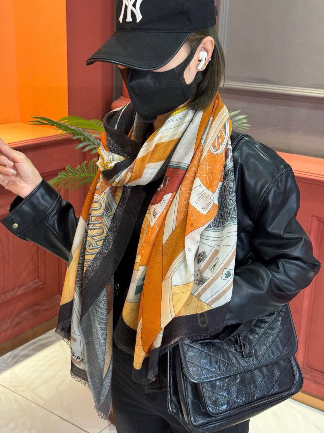   会发光发亮的围巾 爱马仕 专柜同步 买了都说好看羊绒印花‼️推荐💕顶级工艺超值‼️爱马仕专柜爆款🎁🎁