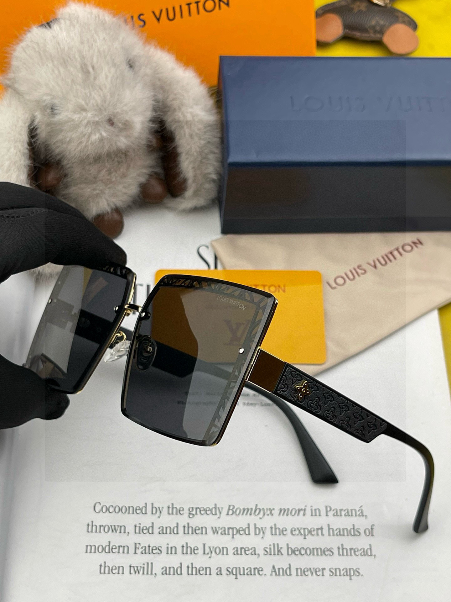 【尼龙系列】lv大框太阳镜墨镜经典的方框设计，不挑脸型，无论搭配大衣还是连衣裙都非常显气质尼龙镜片预防紫