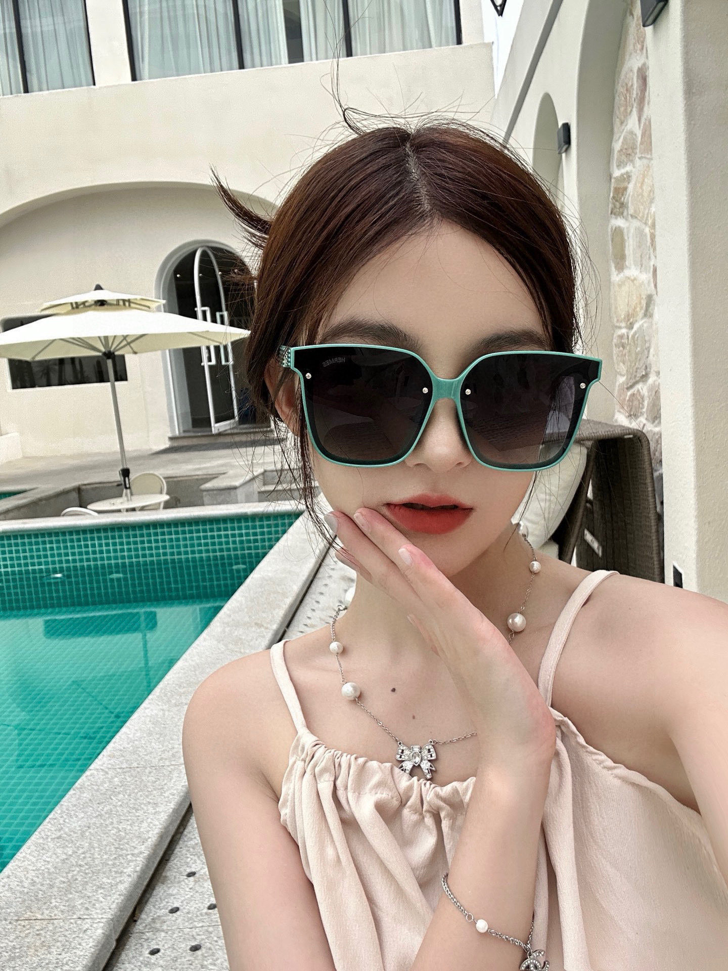  2025新款 爱马仕女士偏光太阳镜🕶️ 宝丽来高清镜片🎉高品质TR-90镜框 时尚百搭！
型号：H02