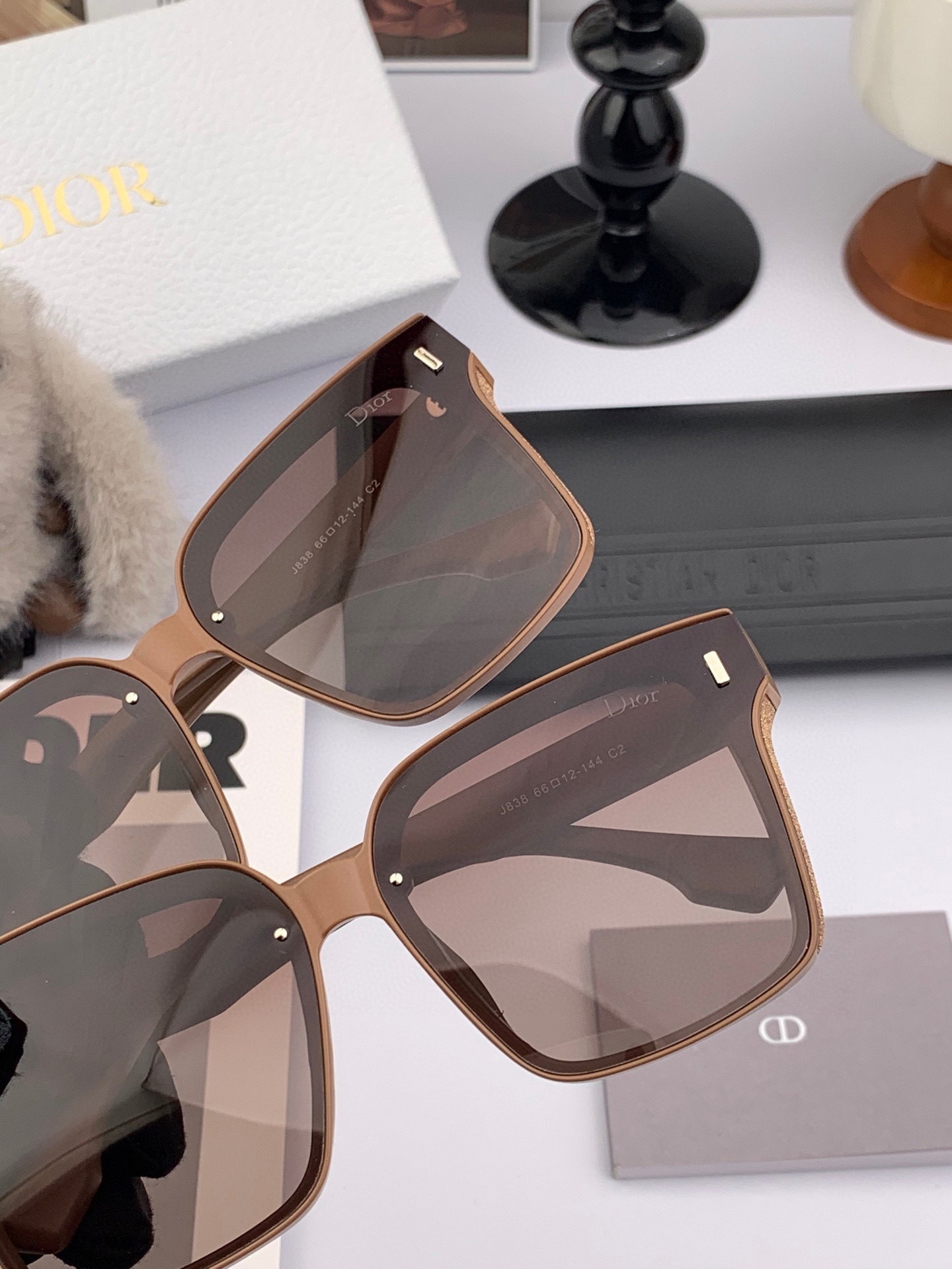 🔺 【DIOR-迪奥】2025开春新款 潮流爆款 时尚方框偏光太阳镜 高品质 佩戴舒适 网红潮款墨镜 女