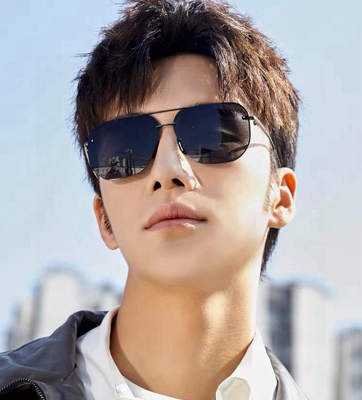  GUCCI 官网同步。  高品质男女款墨镜   👍 进口宝丽来偏光镜片  。蛤蟆镜 开车钓鱼都可 。型