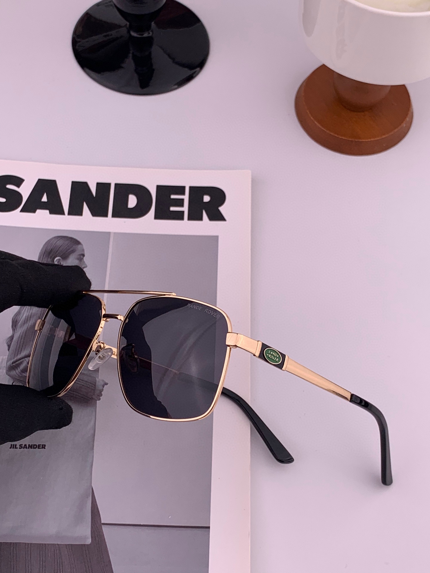   路虎。  高品质男女款墨镜   👍 进口宝丽来偏光镜片  。蛤蟆镜 开车钓鱼都可 。