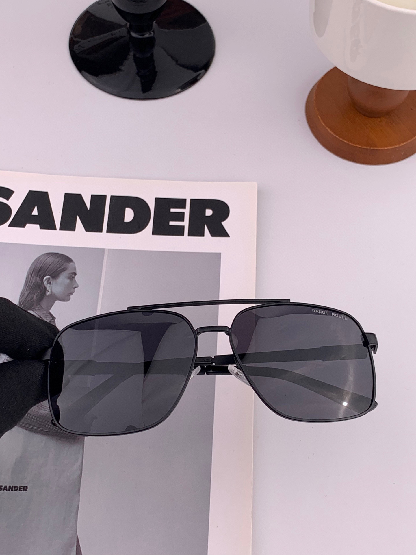   路虎。  高品质男女款墨镜   👍 进口宝丽来偏光镜片  。蛤蟆镜 开车钓鱼都可 。