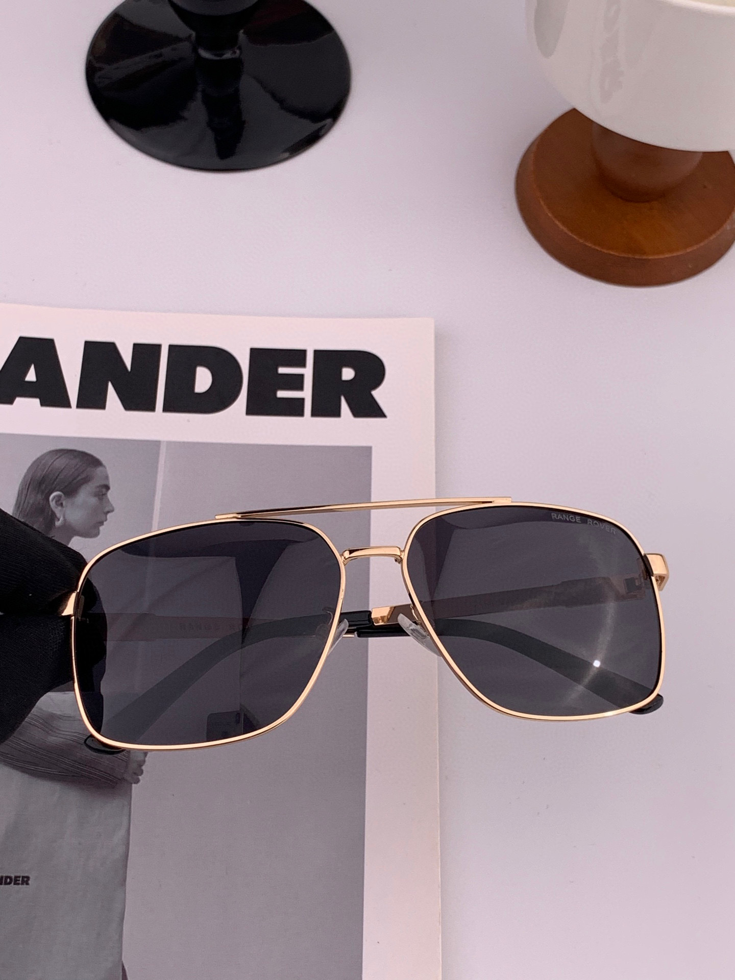   路虎。  高品质男女款墨镜   👍 进口宝丽来偏光镜片  。蛤蟆镜 开车钓鱼都可 。