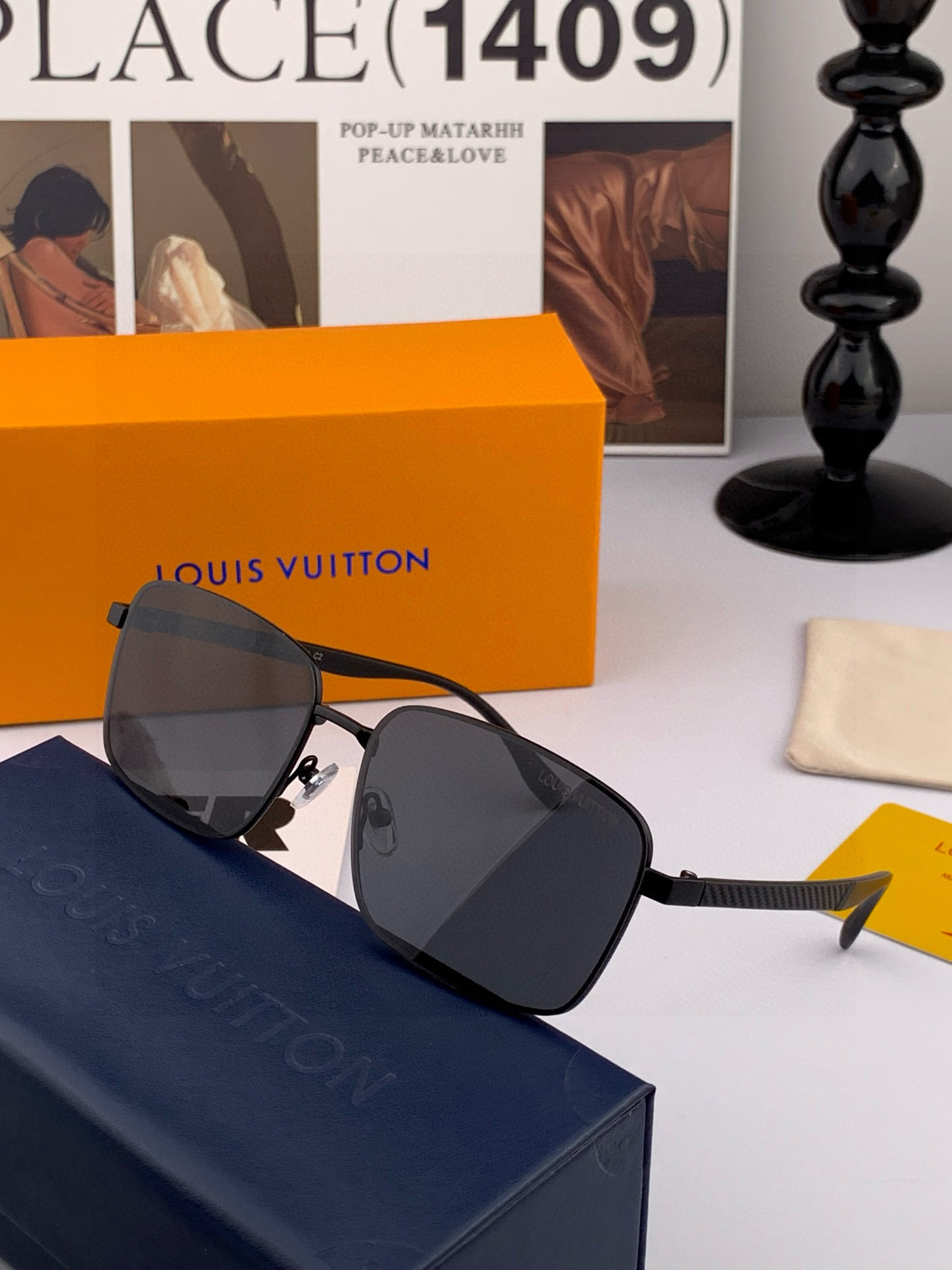       LV 男款炫彩飞行员偏光太阳镜 ❤️材质：高清尼龙加厚卡槽高清偏光镜片 🌹无边框镜架💕颜👍型