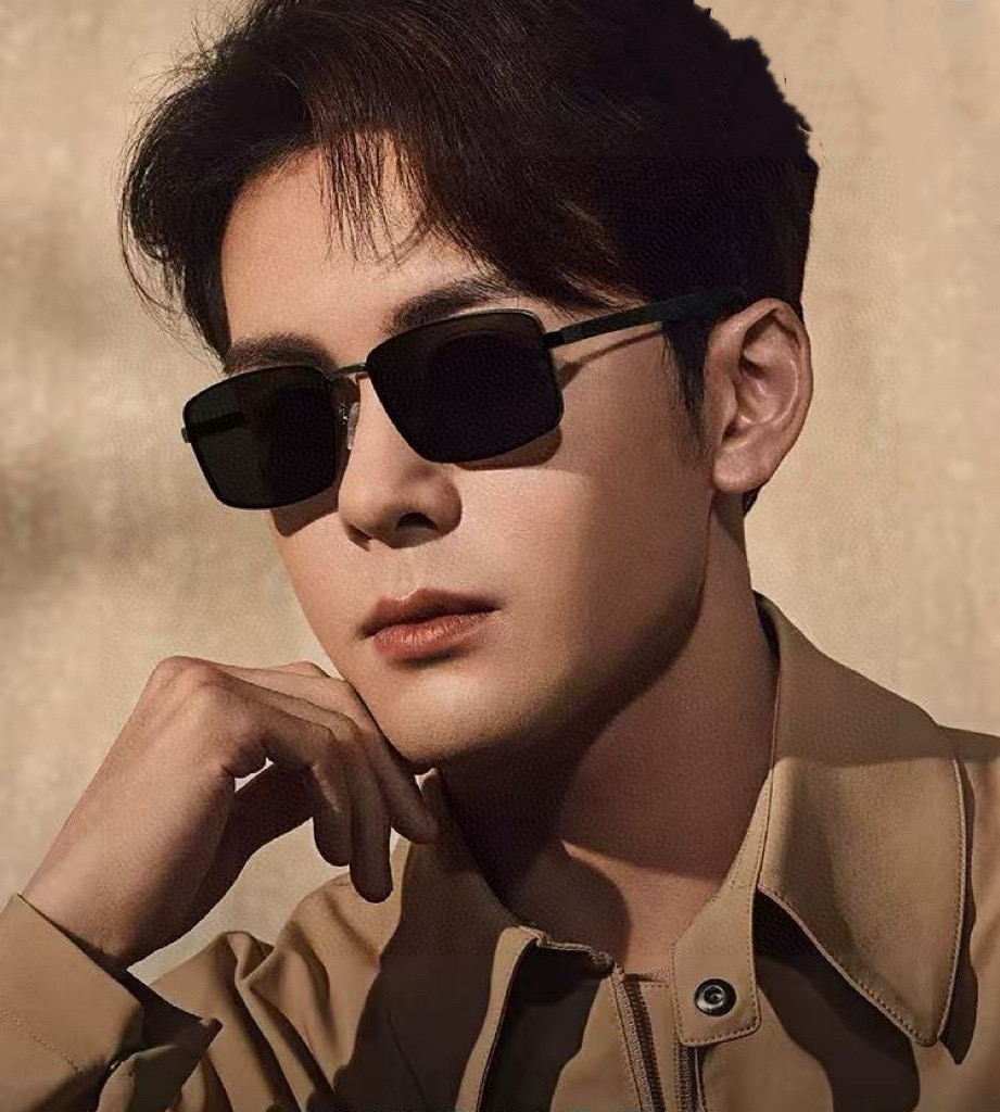       LV 男款炫彩飞行员偏光太阳镜 ❤️材质：高清尼龙加厚卡槽高清偏光镜片 🌹无边框镜架💕颜👍型